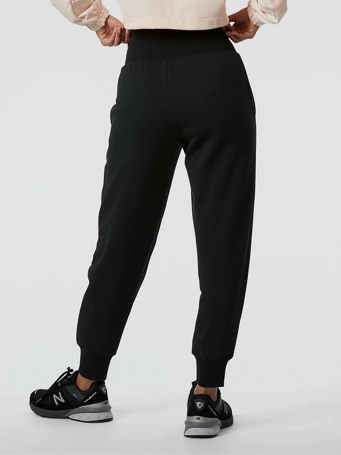 Брюки New Balance Athletics Amplified Fleece модель WP21503BK Брюки New Balance Athletics Amplified Fleece модель WP21503BK Фото