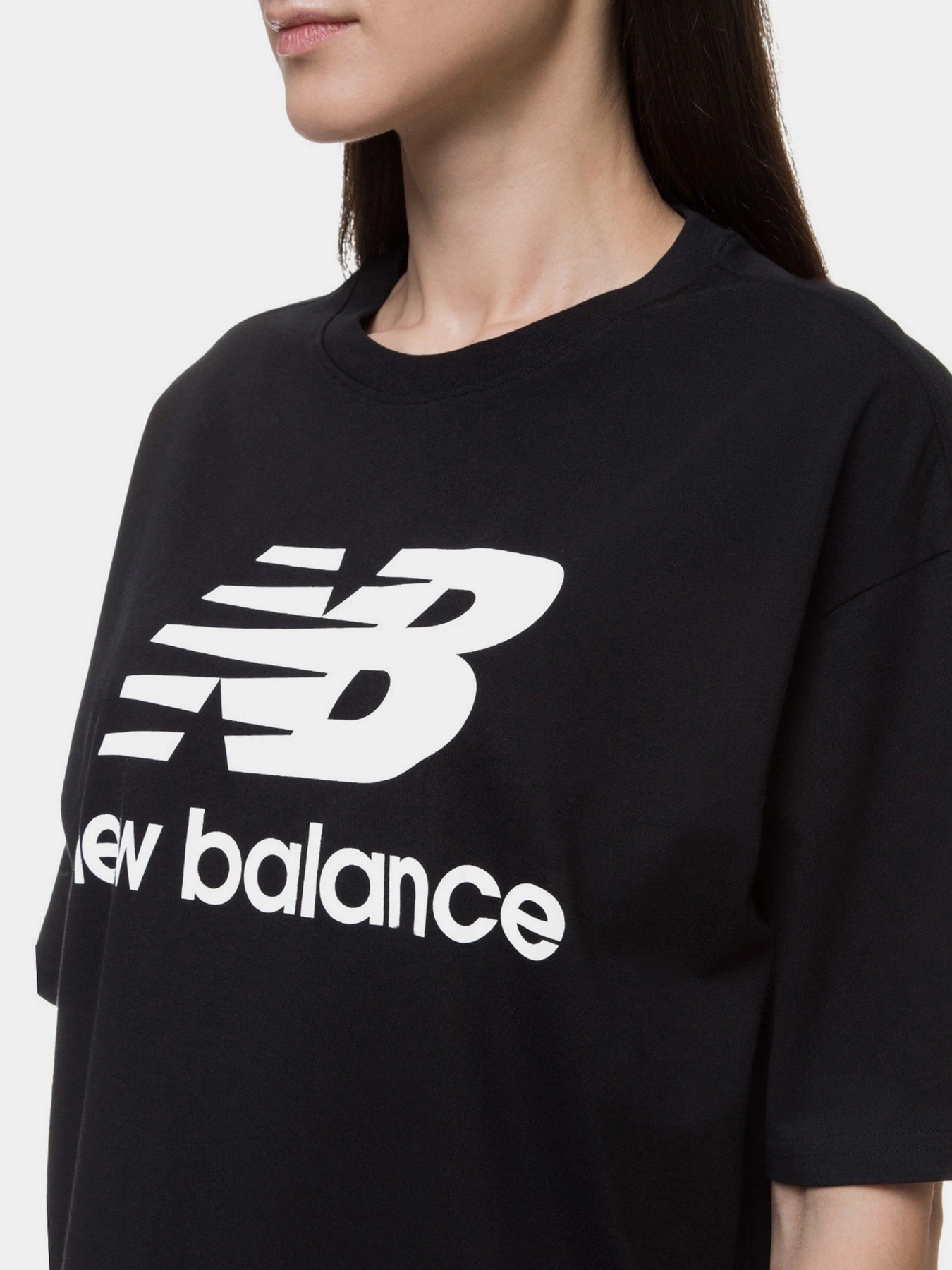 Футболки и поло New Balance Essentials Stacked Logo модель WT03519BK Футболки и поло New Balance Essentials Stacked Logo модель WT03519BK Фото