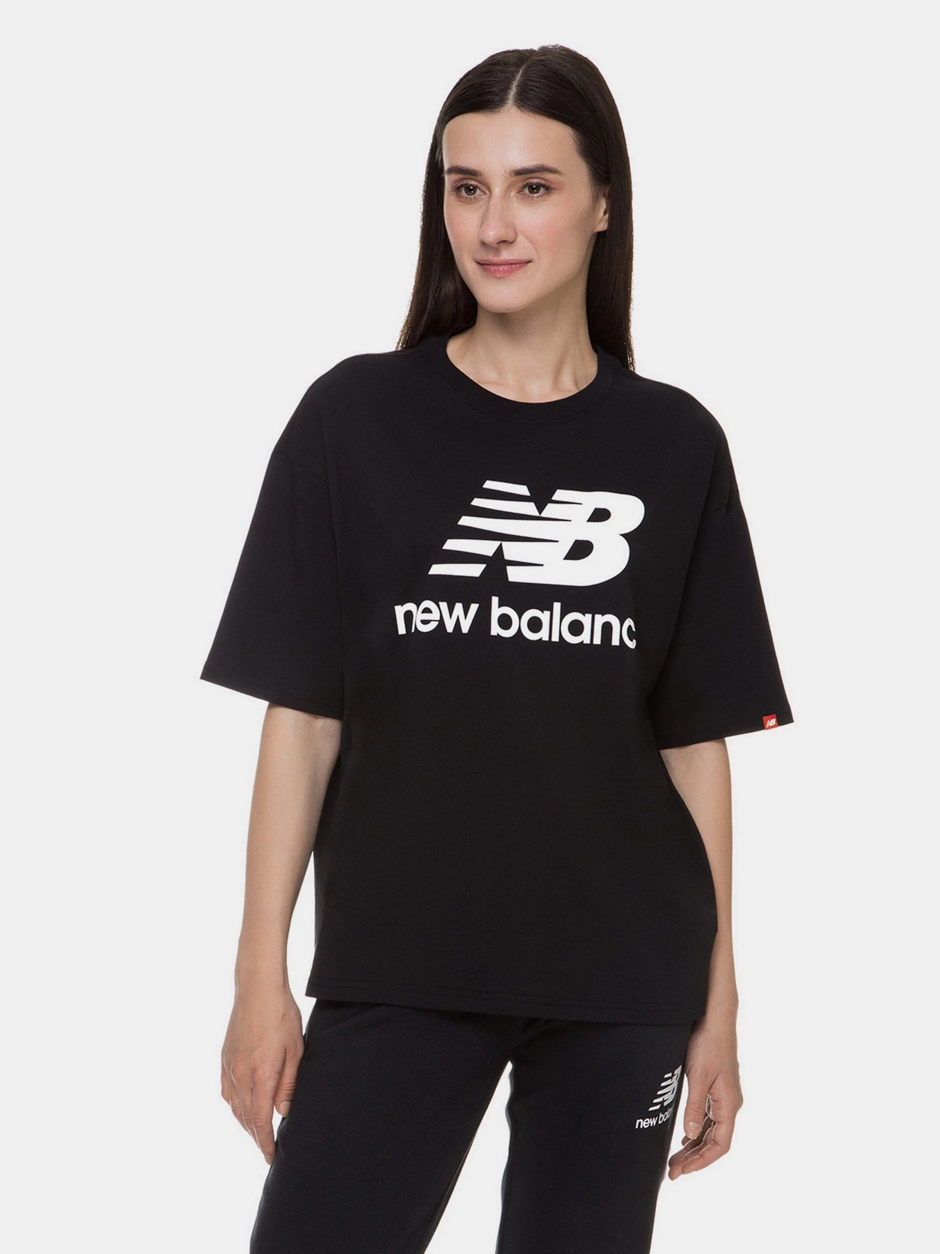 Футболки и поло New Balance Essentials Stacked Logo модель WT03519BK Футболки и поло New Balance Essentials Stacked Logo модель WT03519BK Фото