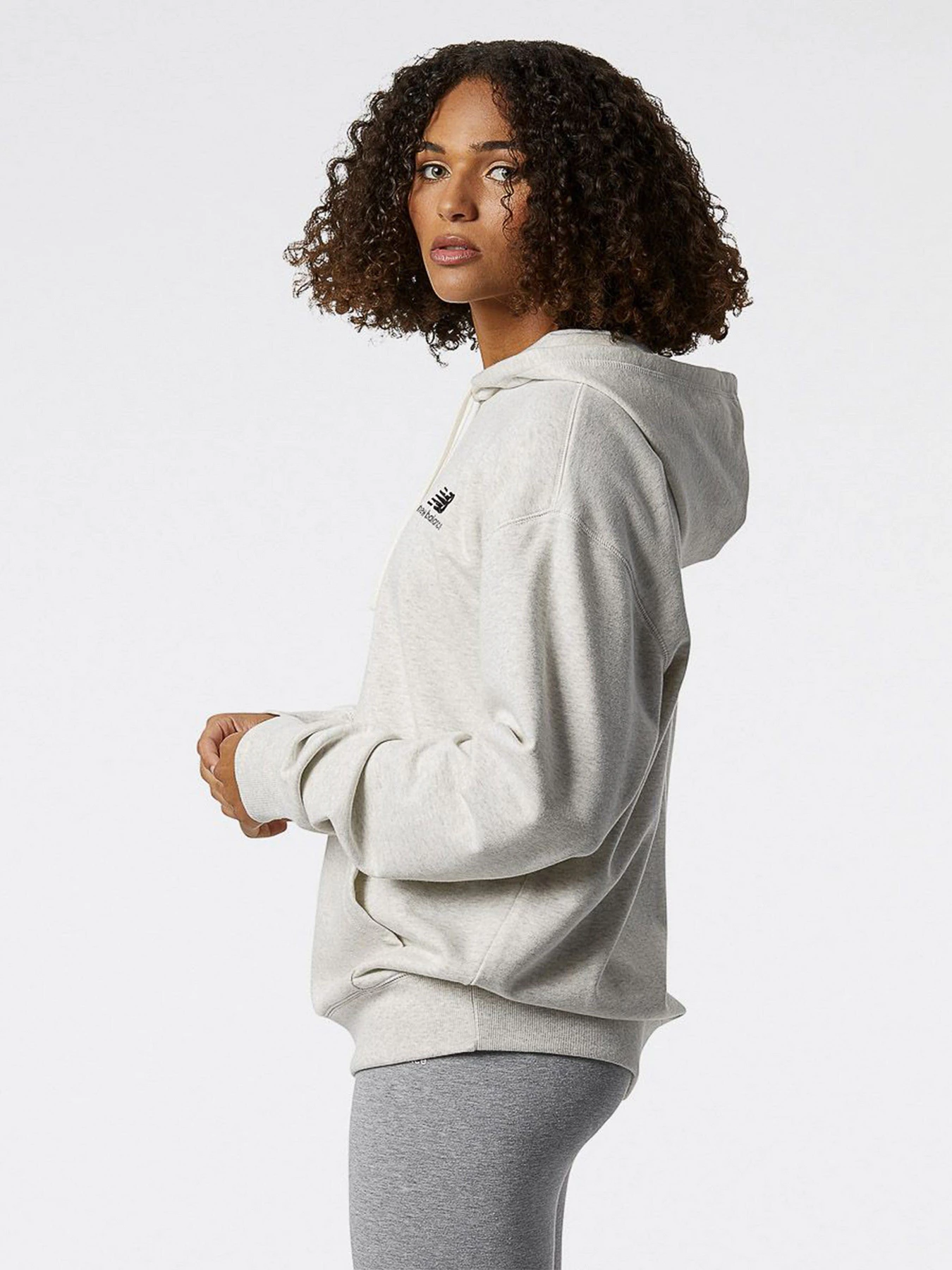 Худи и свитшоты New Balance Uni-ssentials French Terry модель UT21500SAH Худи и свитшоты New Balance Uni-ssentials French Terry модель UT21500SAH Фото