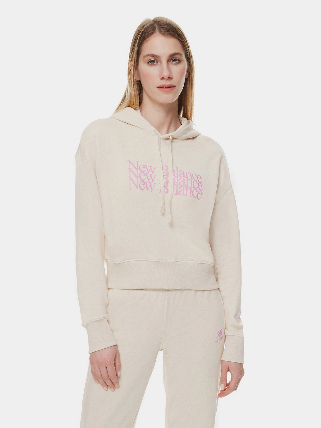 Худи и свитшоты New Balance Essentials Celebrate модель WT21509CTU Худи и свитшоты New Balance Essentials Celebrate модель WT21509CTU Фото