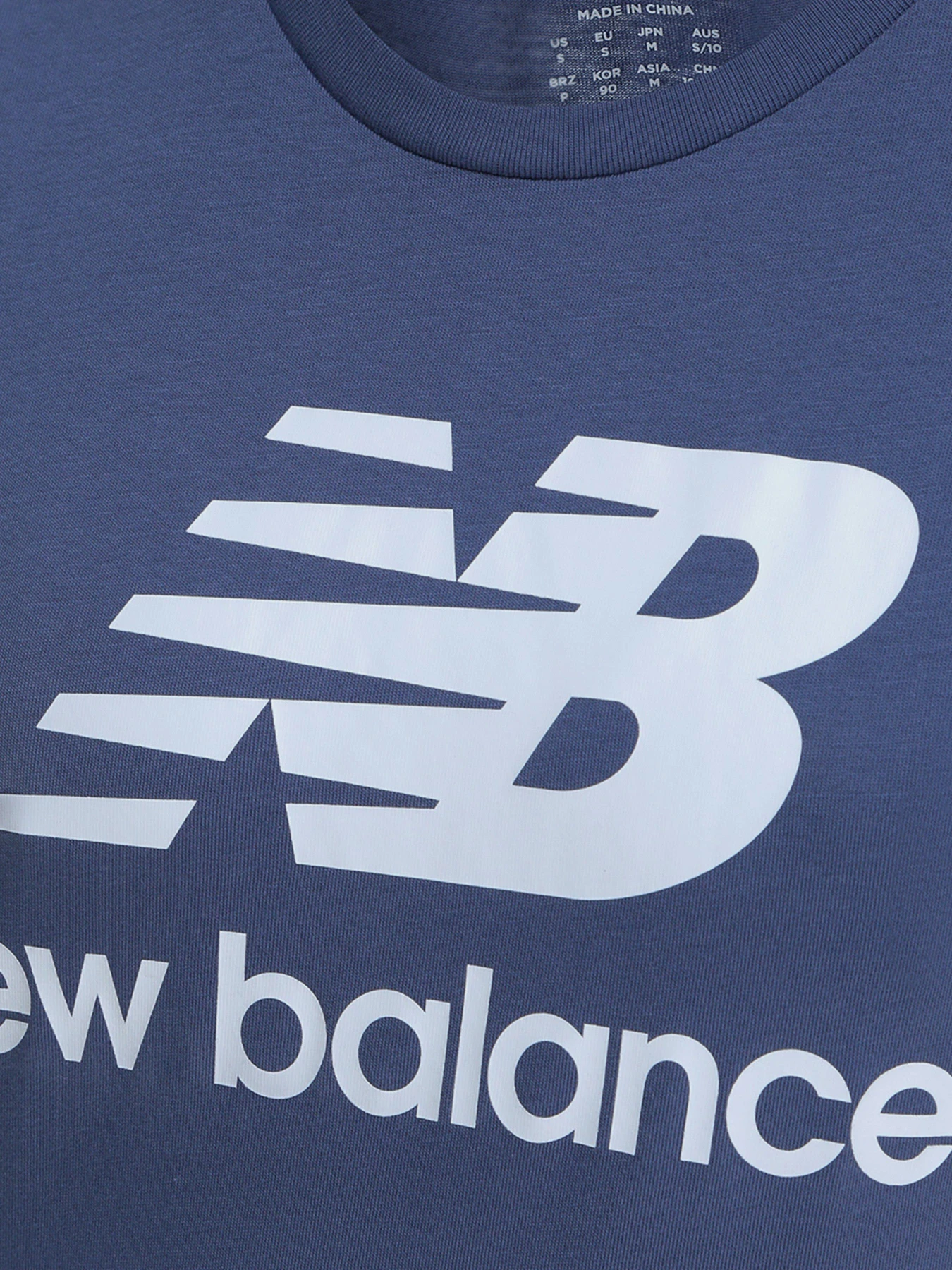 Футболки и поло New Balance NB Essentials Stacked Logo модель WT91546NSY Футболки и поло New Balance NB Essentials Stacked Logo модель WT91546NSY Фото
