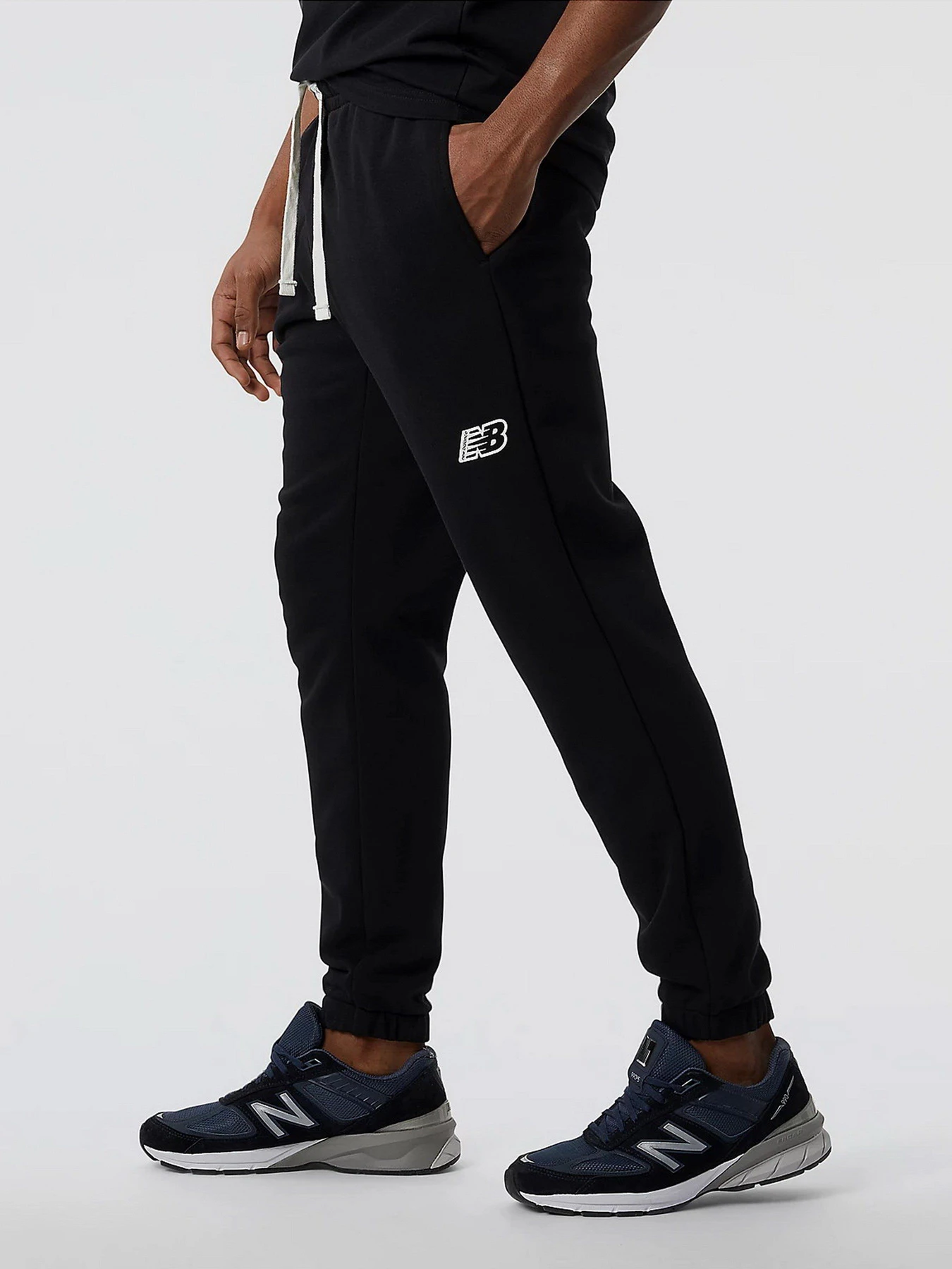 Штани New Balance Essentials Fleece модель MP23504BK Штани New Balance Essentials Fleece модель MP23504BK Фото