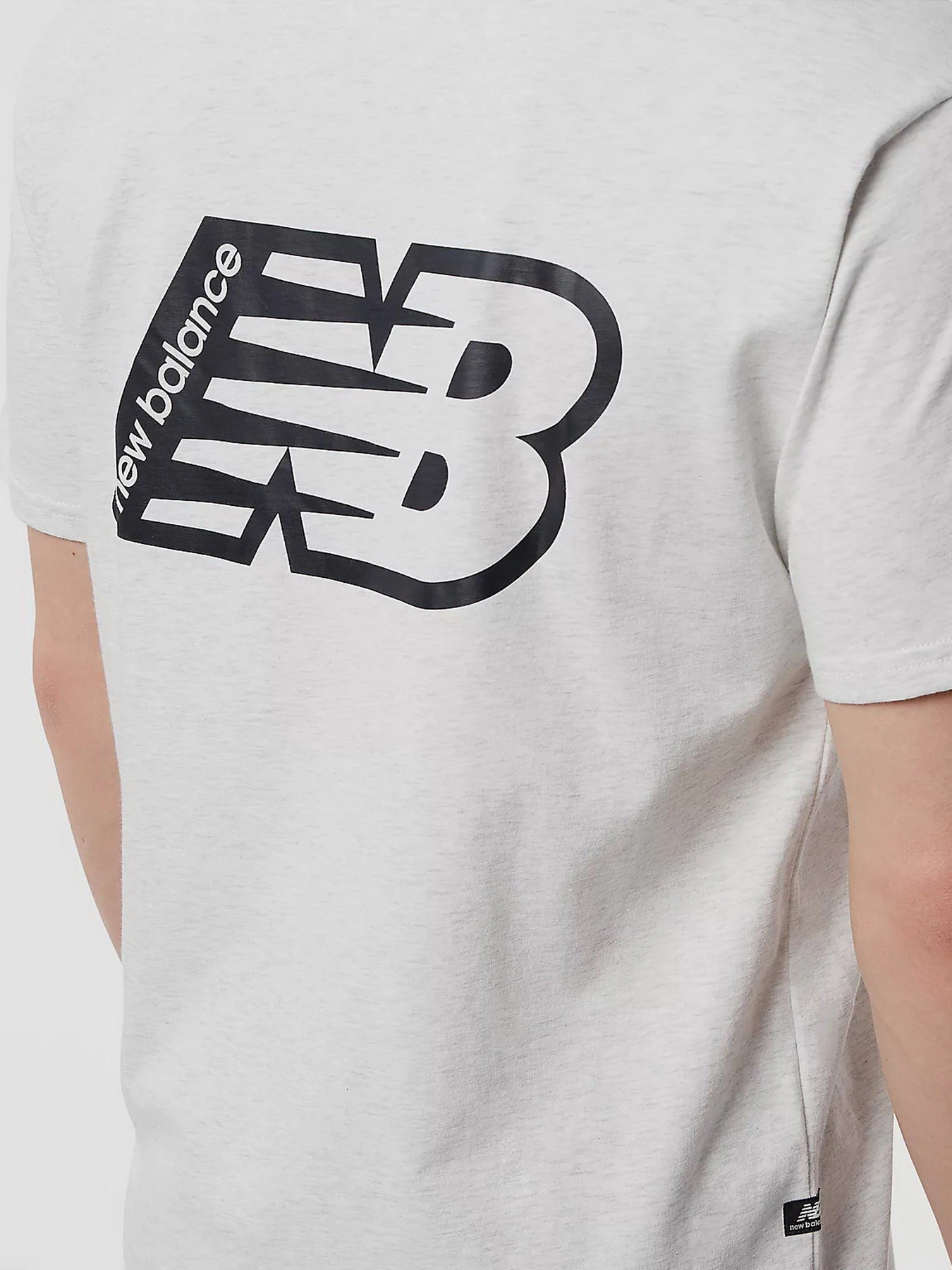 Футболки і поло New Balance Essentials Graphic модель MT23514SAH Футболки і поло New Balance Essentials Graphic модель MT23514SAH Фото