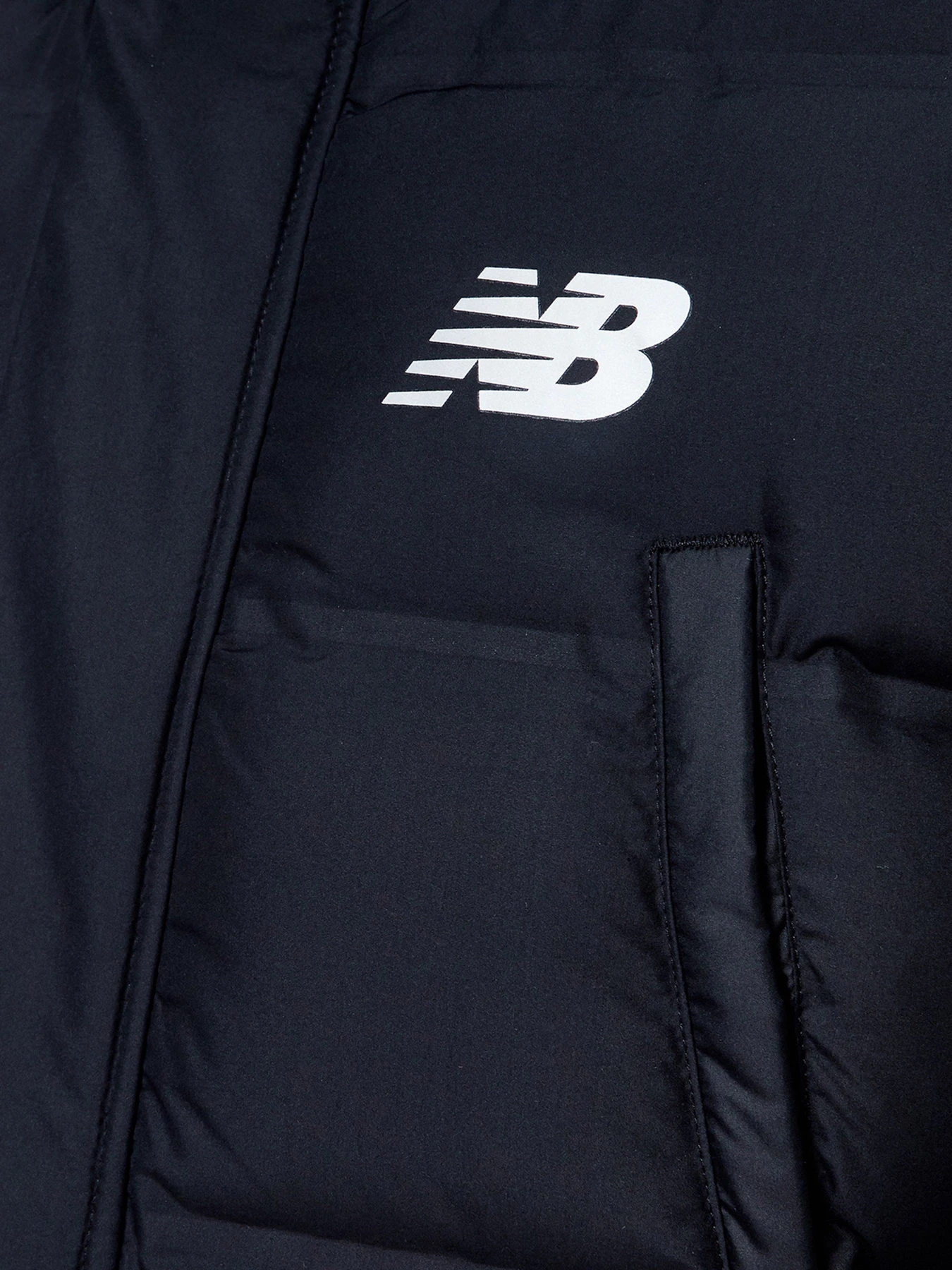 Куртки и дубленки New Balance Bench Long Down модель MJ131057BK Фото