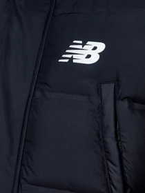 Куртки и дубленки New Balance Bench Long Down модель MJ131057BK Фото