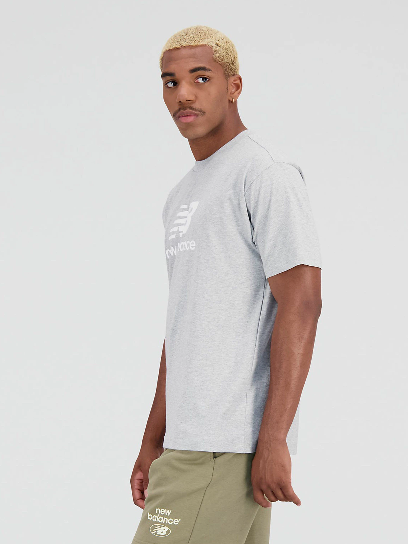 Футболки и поло New Balance Essentials Stacked Logo модель MT31541AG Футболки и поло New Balance Essentials Stacked Logo модель MT31541AG Фото