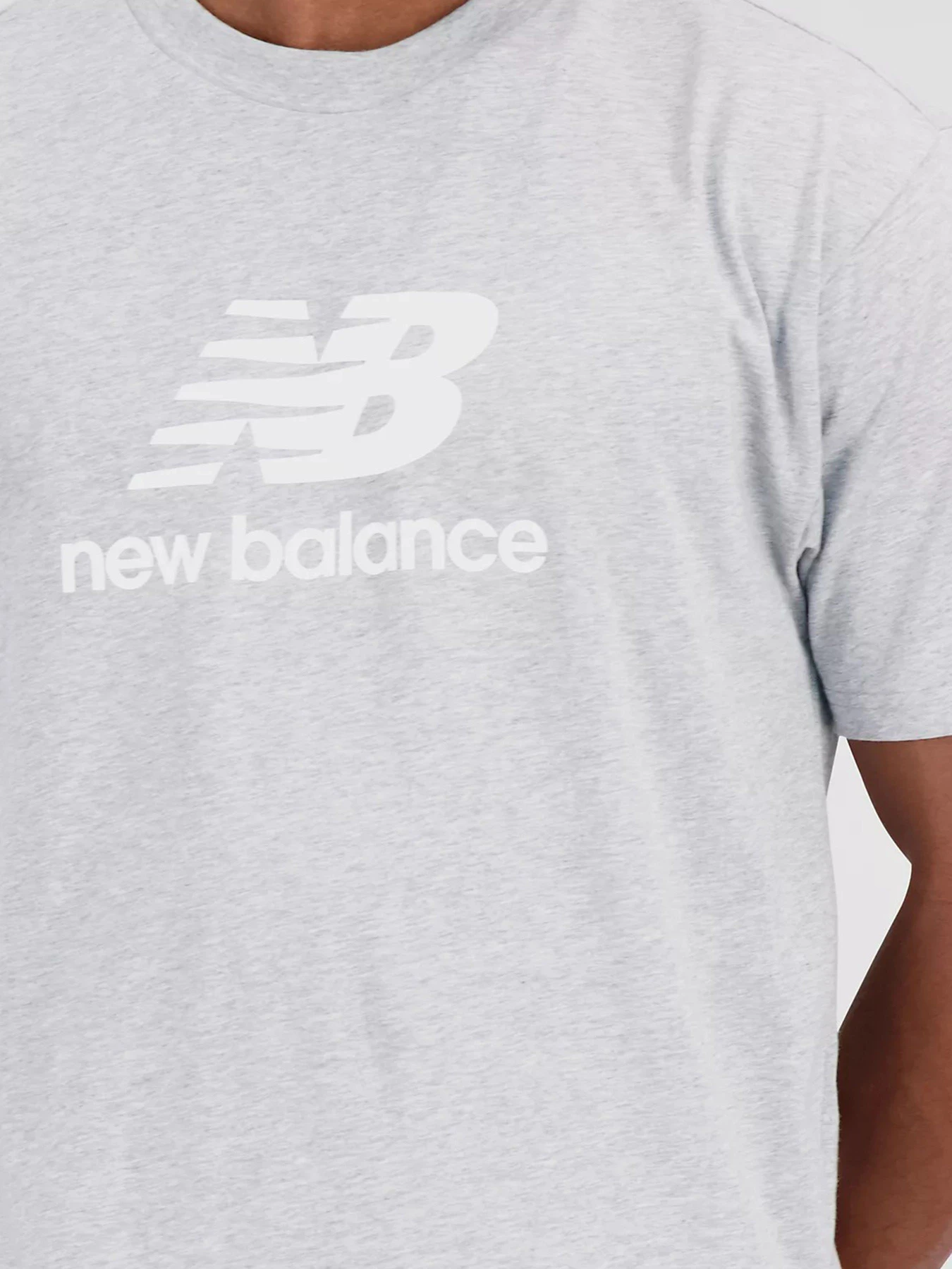 Футболки и поло New Balance Essentials Stacked Logo модель MT31541AG Футболки и поло New Balance Essentials Stacked Logo модель MT31541AG Фото