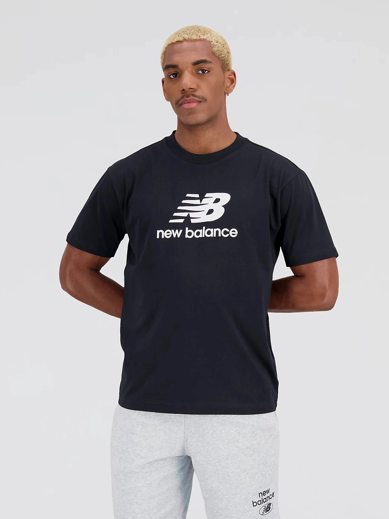 Футболки и поло New Balance Essentials Stacked Logo модель MT31541BK Футболки и поло New Balance Essentials Stacked Logo модель MT31541BK Фото