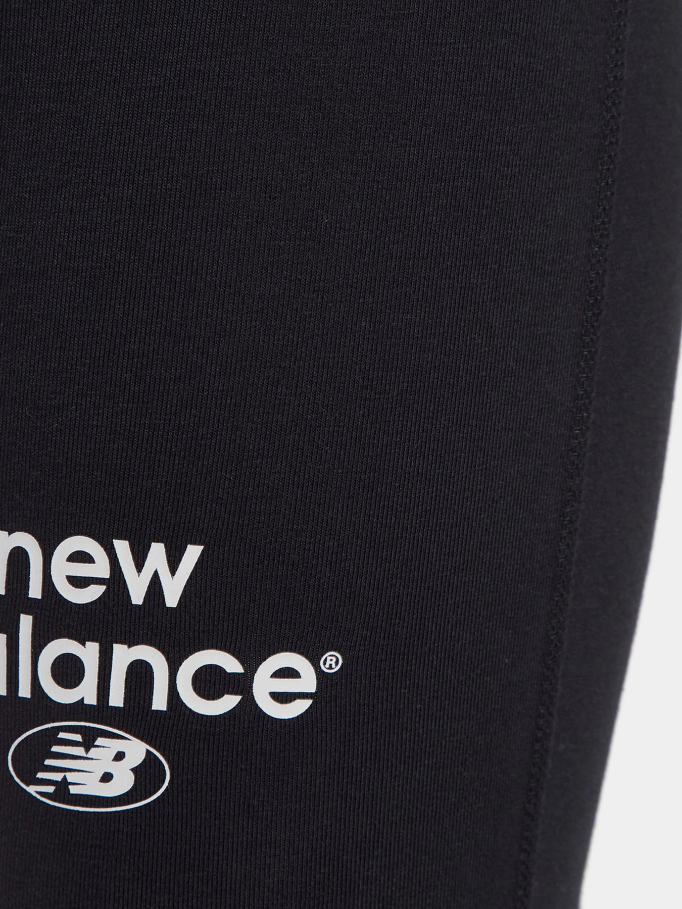 Шорти New Balance Essentials Reimagined Arch модель WS31504BK Шорти New Balance Essentials Reimagined Arch модель WS31504BK Фото