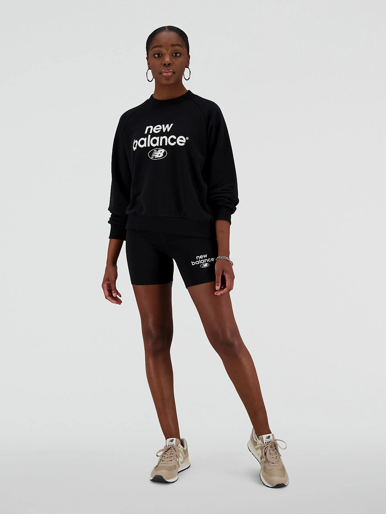 Худи и свитшоты New Balance Essentials Reimagined Arch модель WT31508BK Худи и свитшоты New Balance Essentials Reimagined Arch модель WT31508BK Фото