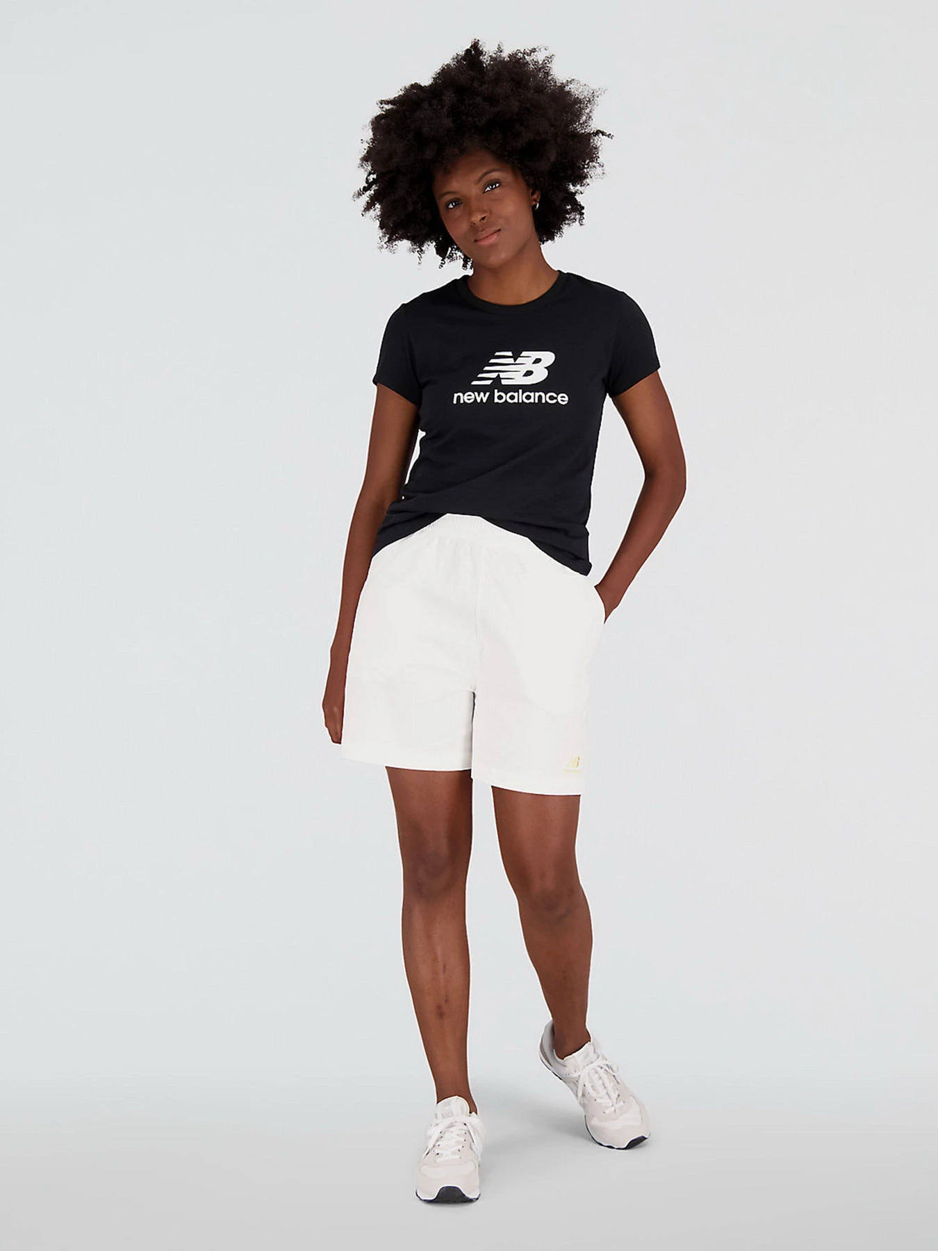Футболки и поло New Balance Essentials Stacked Logo модель WT31546BK Футболки и поло New Balance Essentials Stacked Logo модель WT31546BK Фото