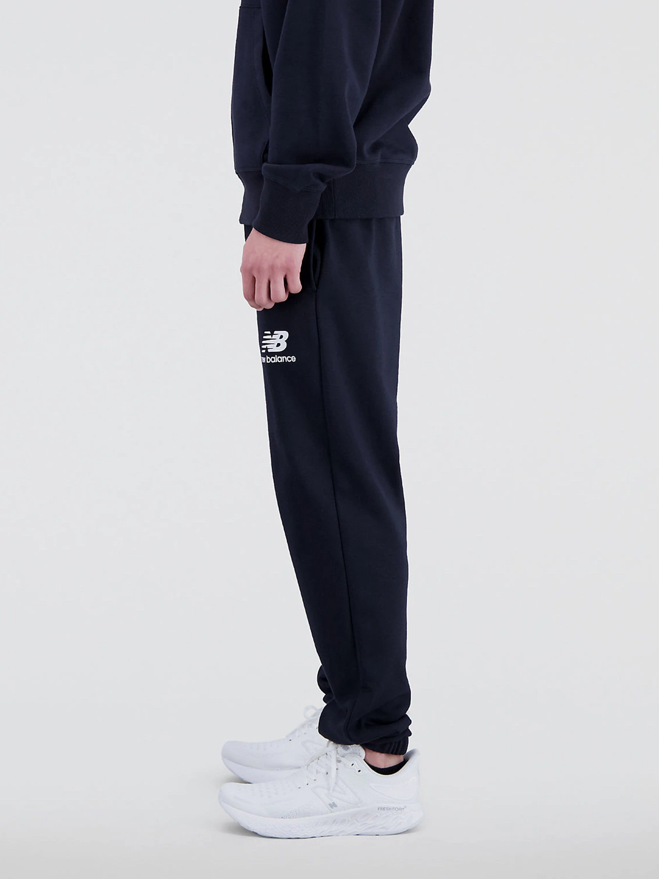 Брюки New Balance Essentials модель MP31539BK Брюки New Balance Essentials модель MP31539BK Фото