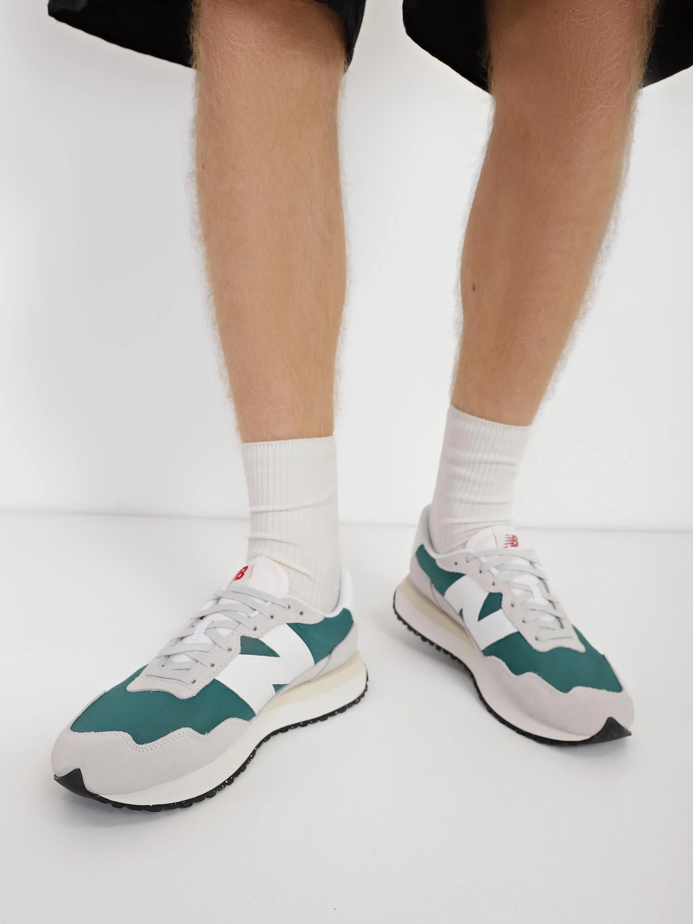 Кроссовки New Balance 237 V1 модель MS237OB Кроссовки New Balance 237 V1 модель MS237OB Фото