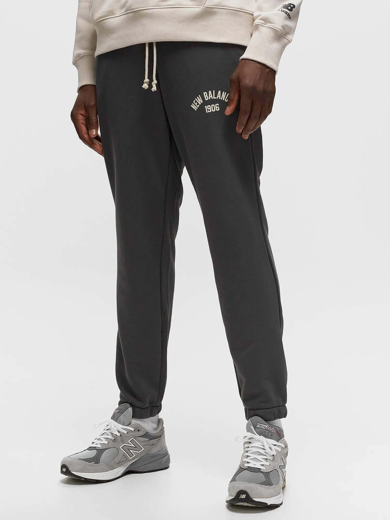 Брюки New Balance Essentials Varsity модель MP33551ACK Брюки New Balance Essentials Varsity модель MP33551ACK Фото