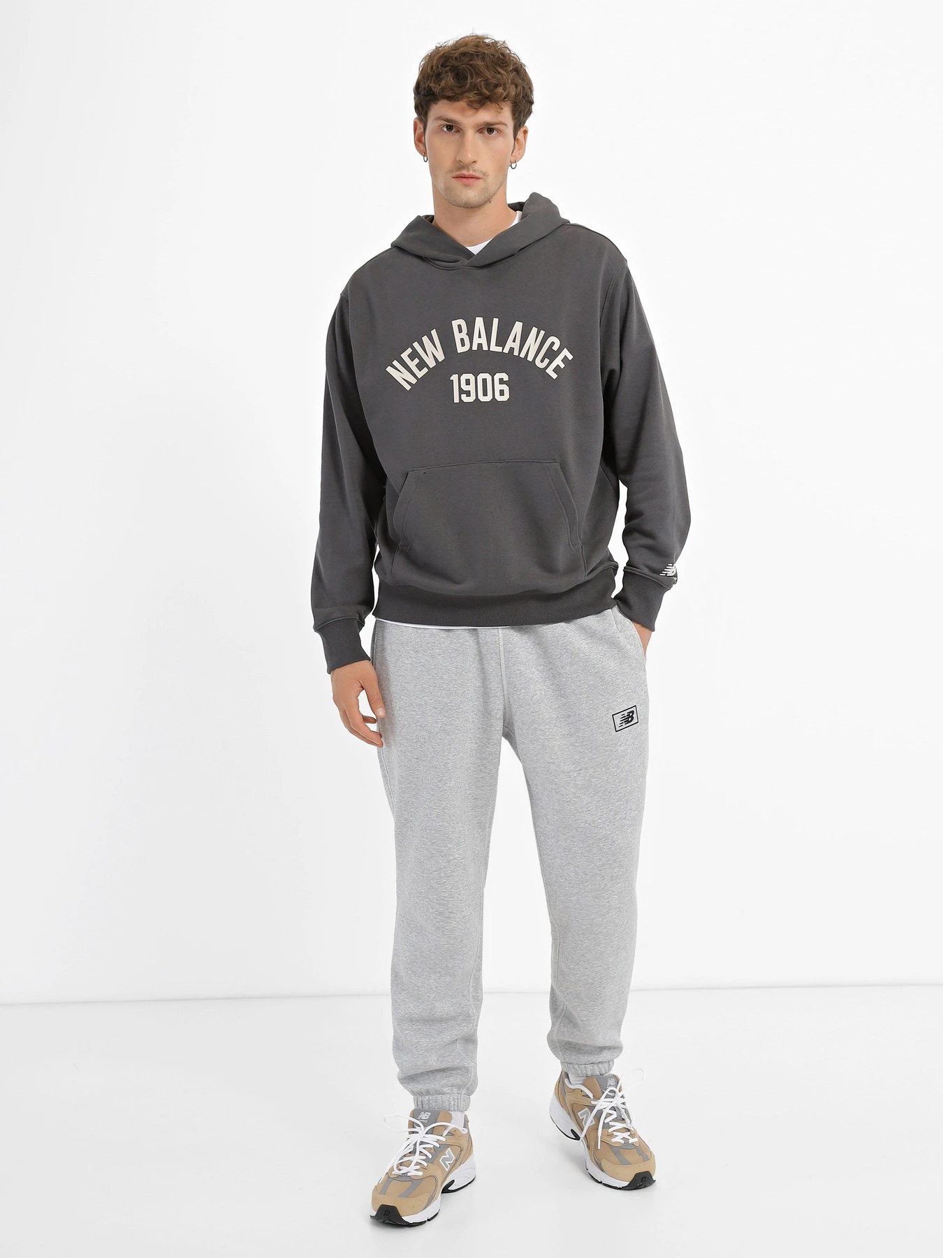 Худі та світшоти New Balance Essentials Varsity модель MT33553ACK Худі та світшоти New Balance Essentials Varsity модель MT33553ACK Фото