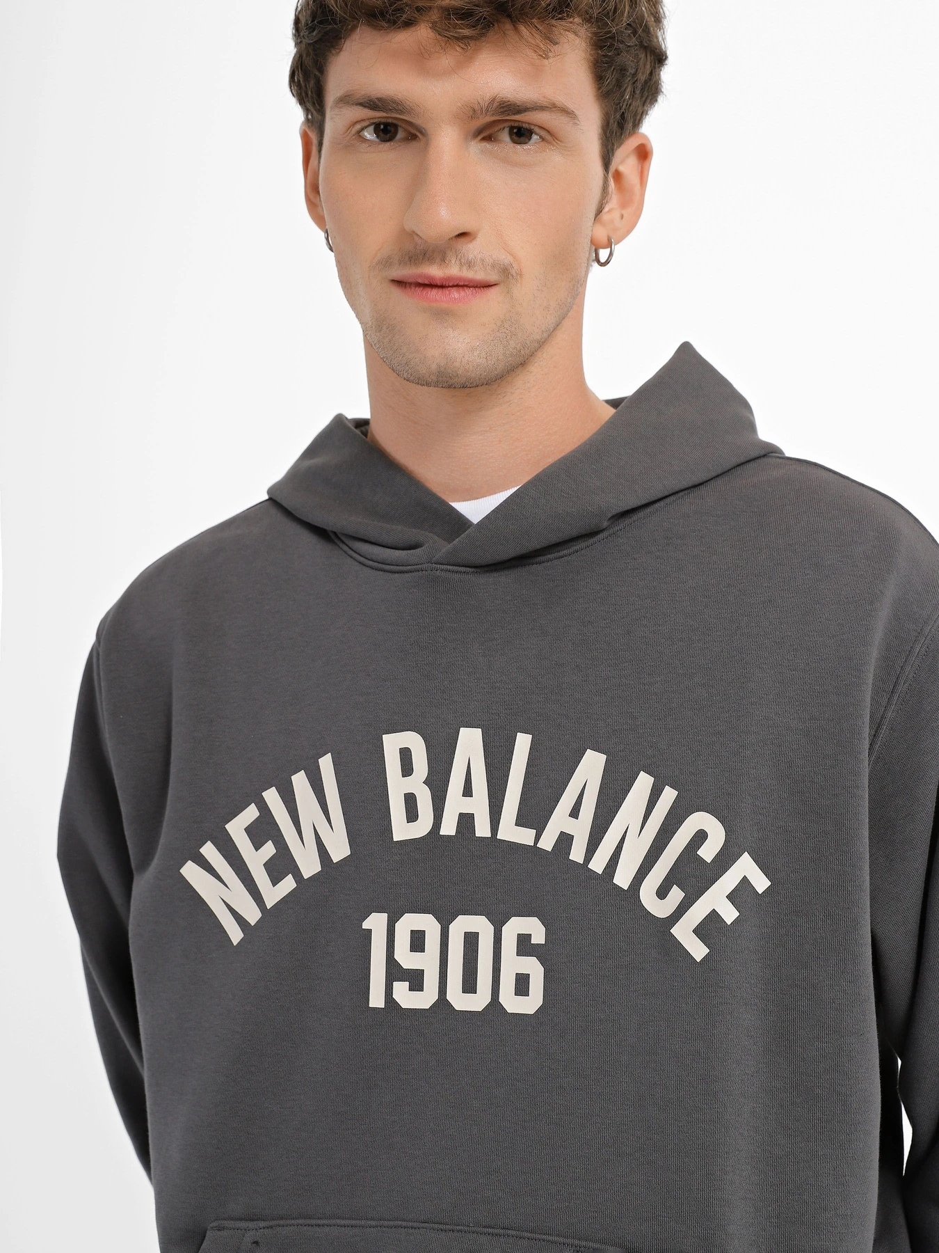 Худі та світшоти New Balance Essentials Varsity модель MT33553ACK Худі та світшоти New Balance Essentials Varsity модель MT33553ACK Фото