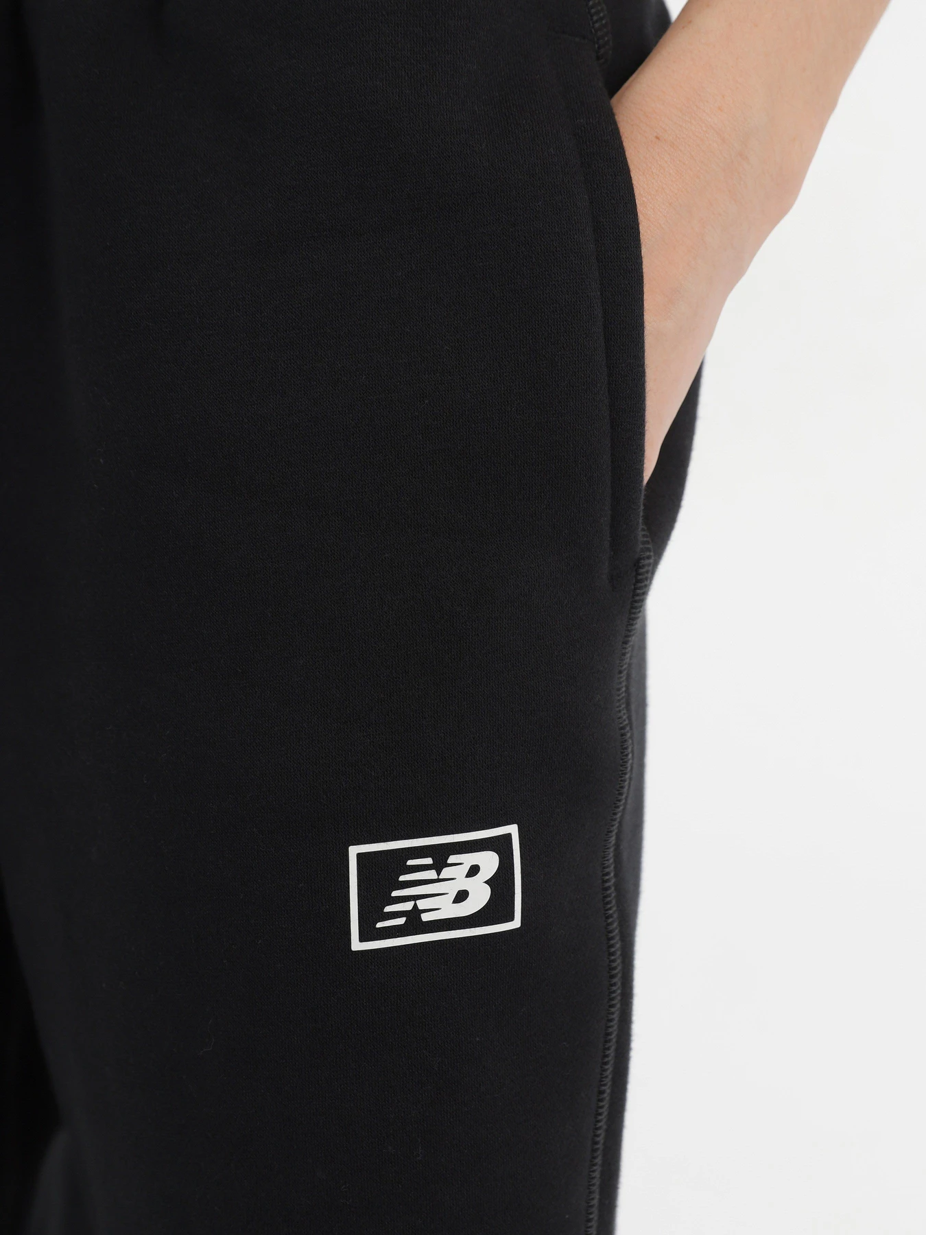 Брюки New Balance Essentials Brushed Back Fleece модель WP33500BK Брюки New Balance Essentials Brushed Back Fleece модель WP33500BK Фото