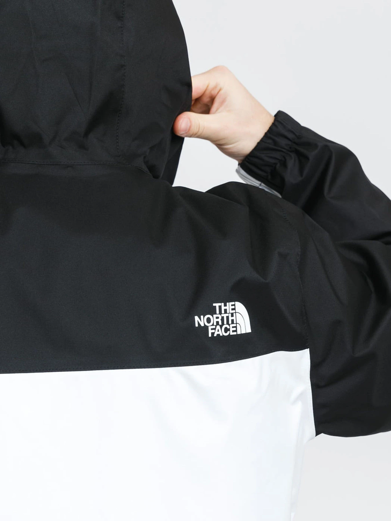 Куртки и дубленки The North Face Black Box Mountain Q модель NF0A55BSFN41 Фото