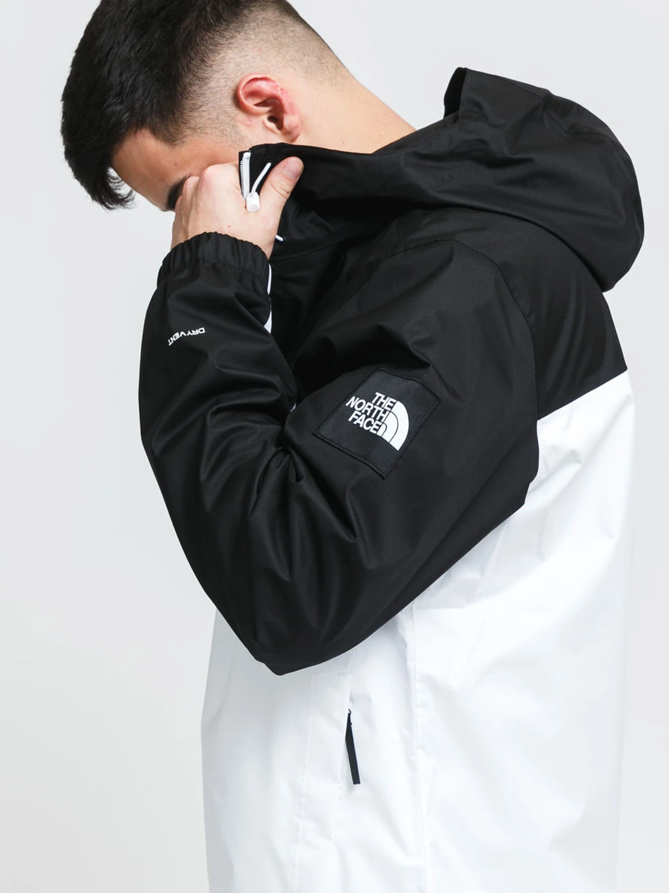Куртки и дубленки The North Face Black Box Mountain Q модель NF0A55BSFN41 Фото