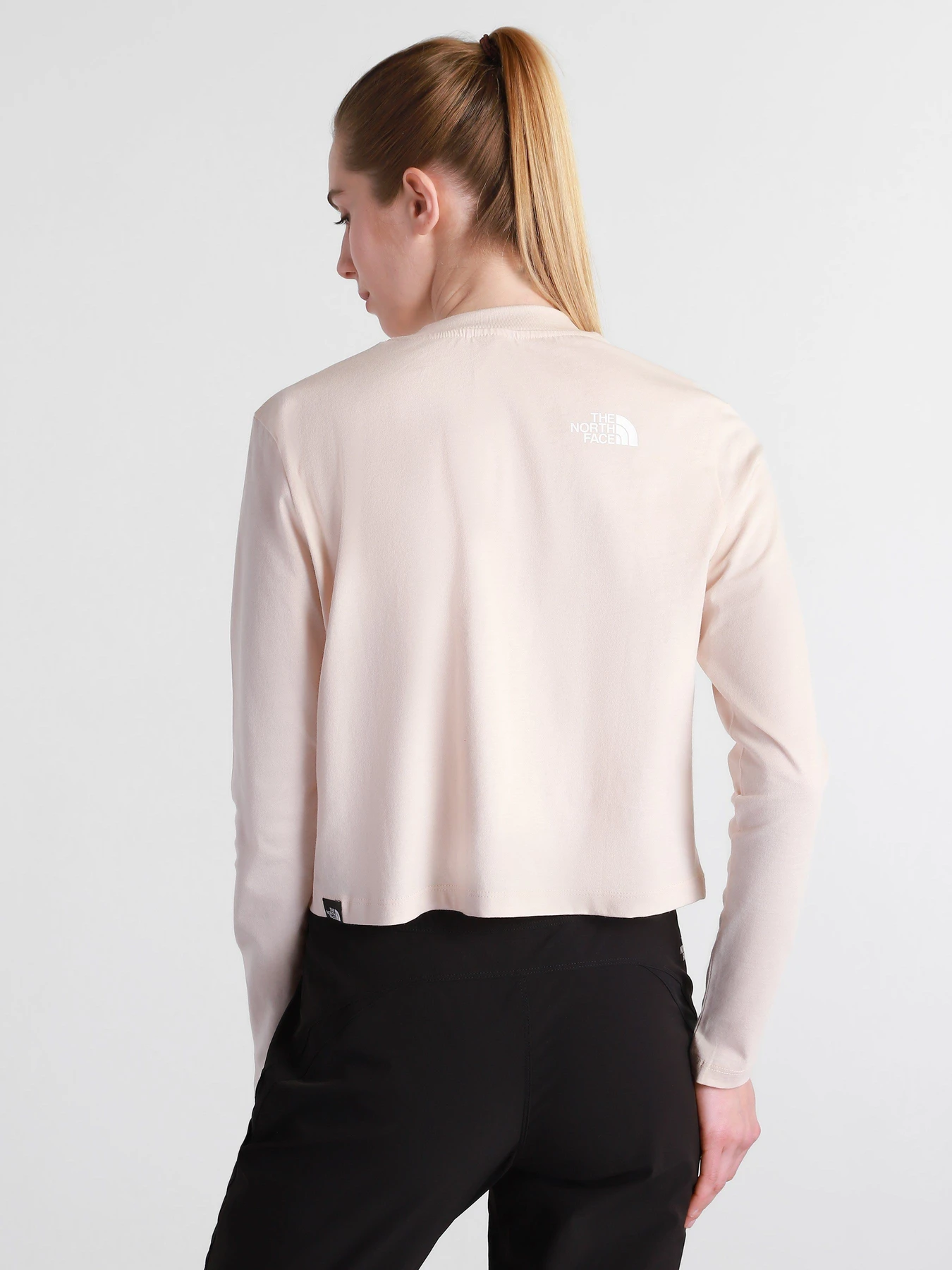 Худи и свитшоты The North Face Longsleeve Crop Tee модель NF0A5581V361 Худи и свитшоты The North Face Longsleeve Crop Tee модель NF0A5581V361 Фото