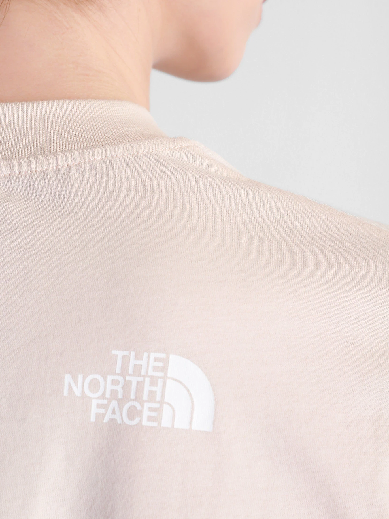 Худи и свитшоты The North Face Longsleeve Crop Tee модель NF0A5581V361 Худи и свитшоты The North Face Longsleeve Crop Tee модель NF0A5581V361 Фото