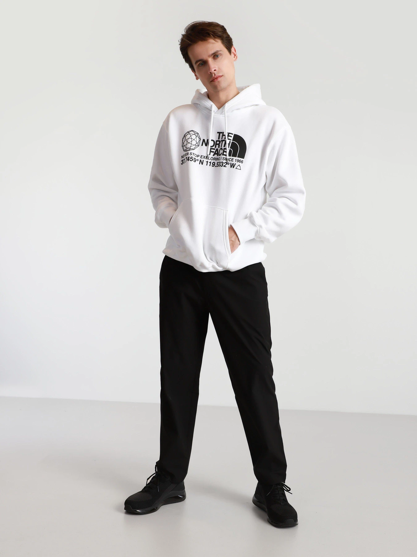 Худі та світшоти The North Face Coordinates P / O модель NF0A55MWFN41 Худі та світшоти The North Face Coordinates P / O модель NF0A55MWFN41 Фото