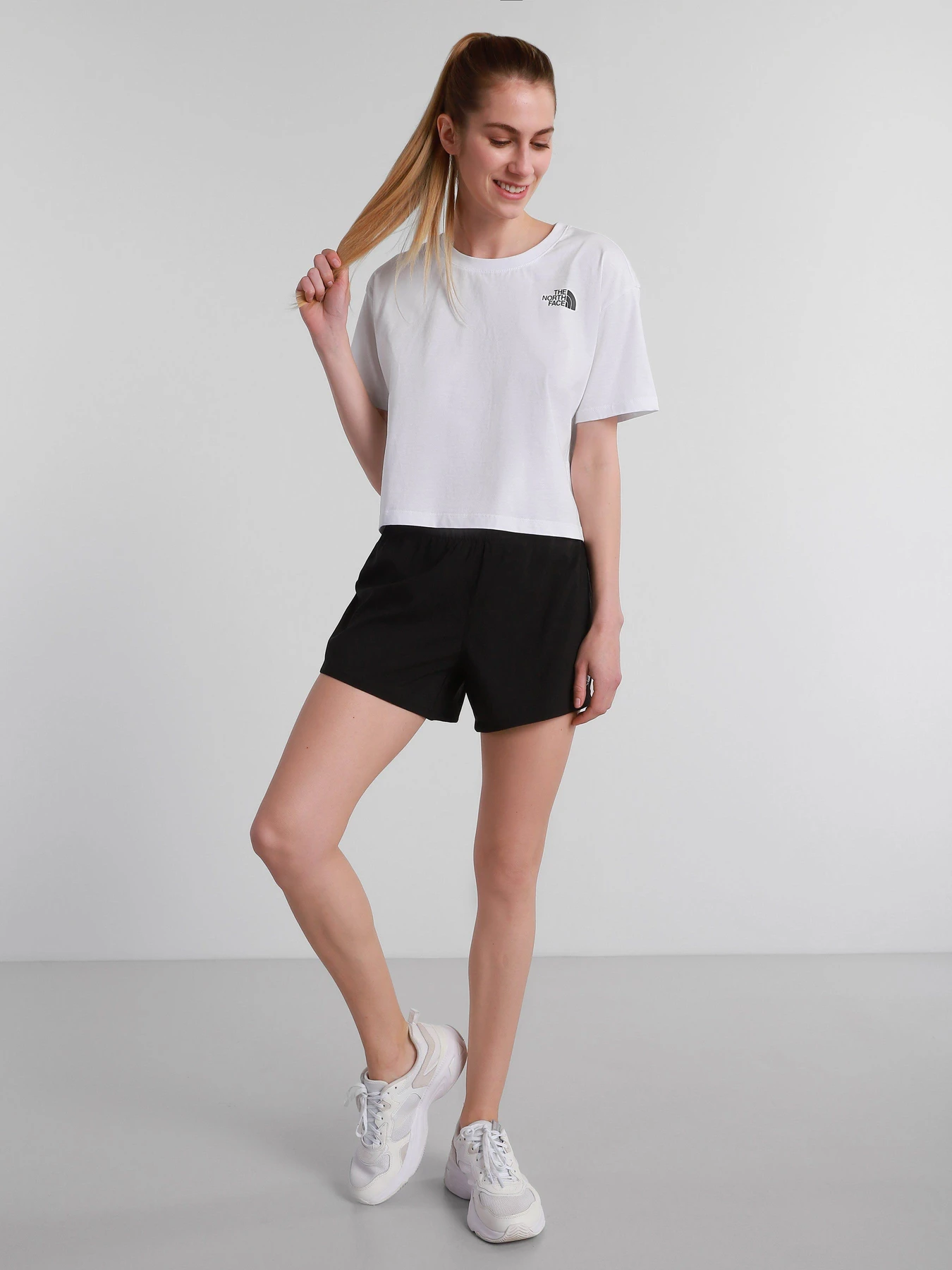 Шорти The North Face Mountain Athletics модель NF0A556BJK31 Шорти The North Face Mountain Athletics модель NF0A556BJK31 Фото