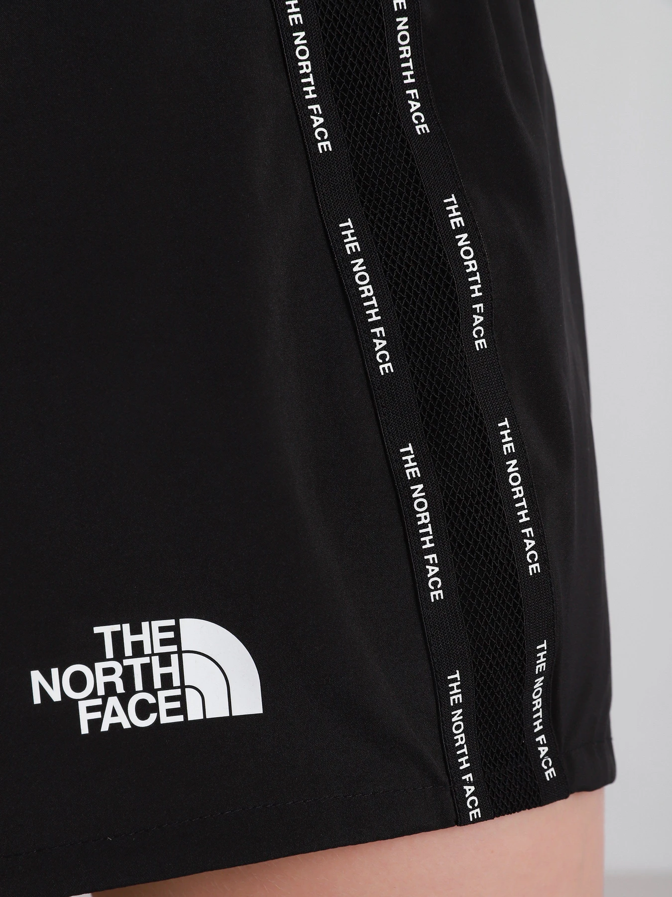 Шорти The North Face Mountain Athletics модель NF0A556BJK31 Шорти The North Face Mountain Athletics модель NF0A556BJK31 Фото