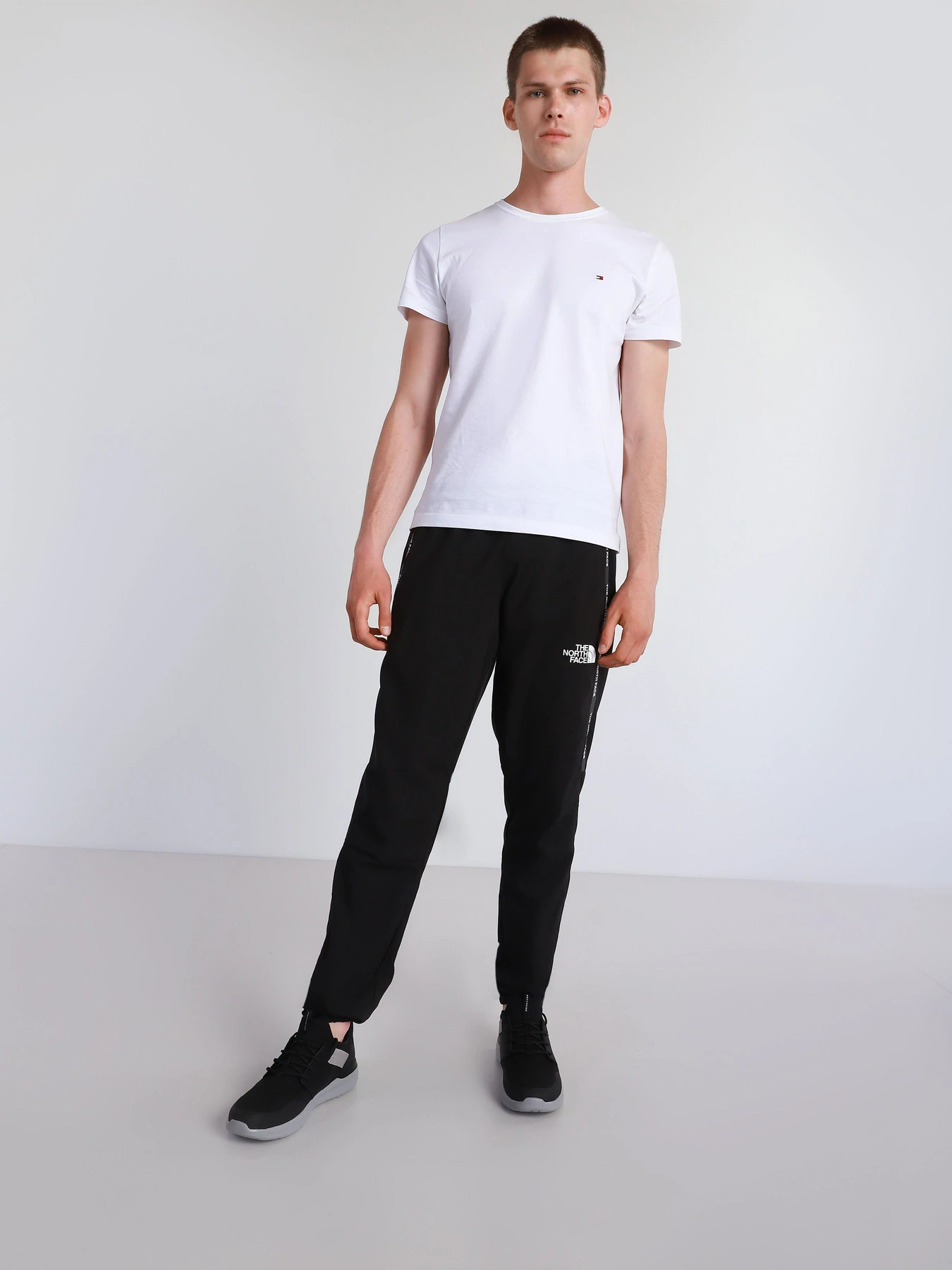 Брюки The North Face Mountain Athletics Woven Pant модель NF0A5599KX71 Брюки The North Face Mountain Athletics Woven Pant модель NF0A5599KX71 Фото