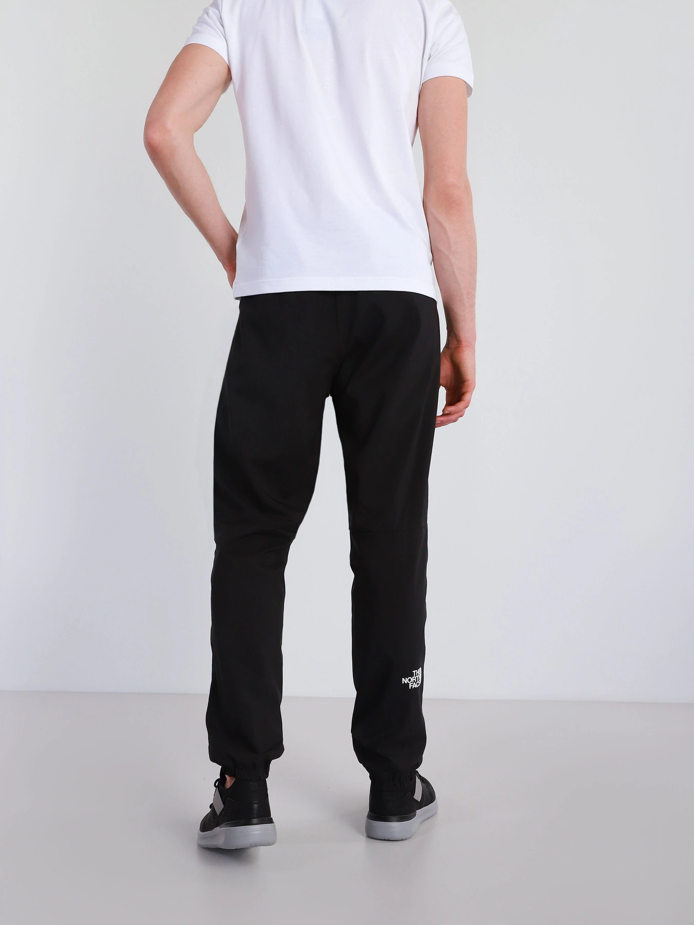 Брюки The North Face Mountain Athletics Woven Pant модель NF0A5599KX71 Брюки The North Face Mountain Athletics Woven Pant модель NF0A5599KX71 Фото