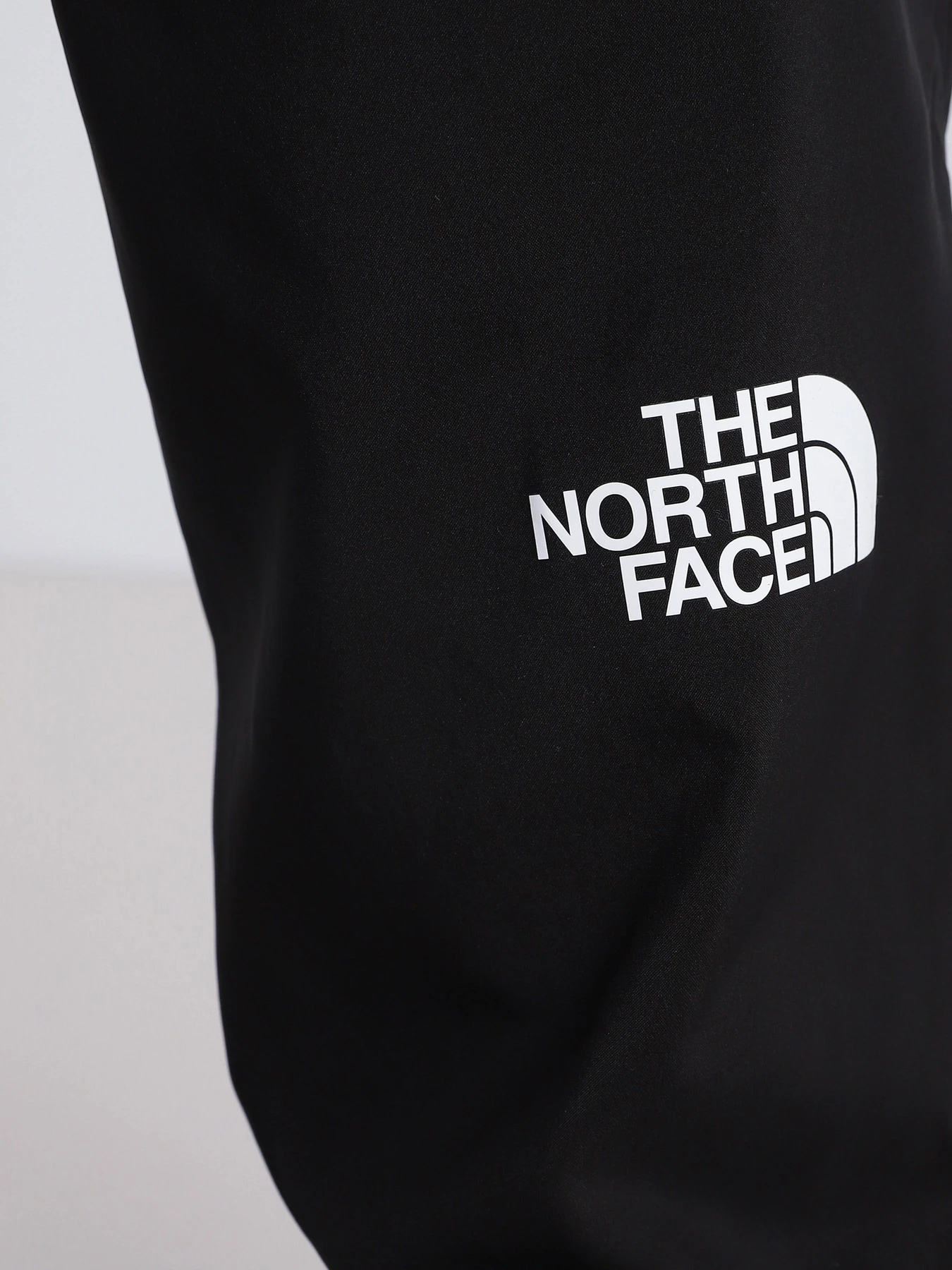 Брюки The North Face Mountain Athletics Woven Pant модель NF0A5599KX71 Брюки The North Face Mountain Athletics Woven Pant модель NF0A5599KX71 Фото