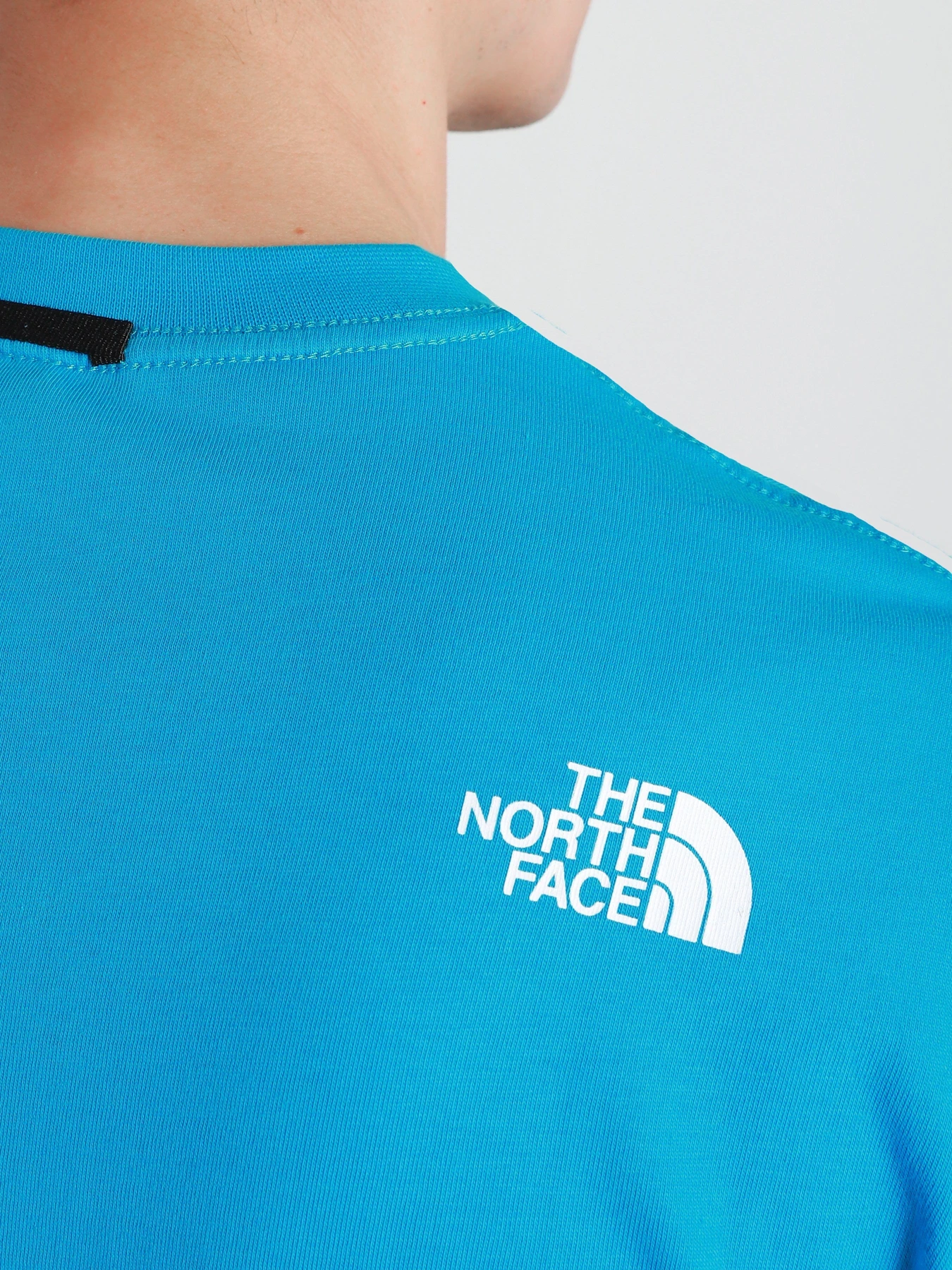 Футболки и поло The North Face BLACK BOX CUT модель NF0A557KD7R1 Фото