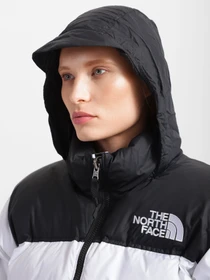 Куртки та дублянки The North Face 1996 Retro Nupste модель NF0A3XEOFN41 Фото