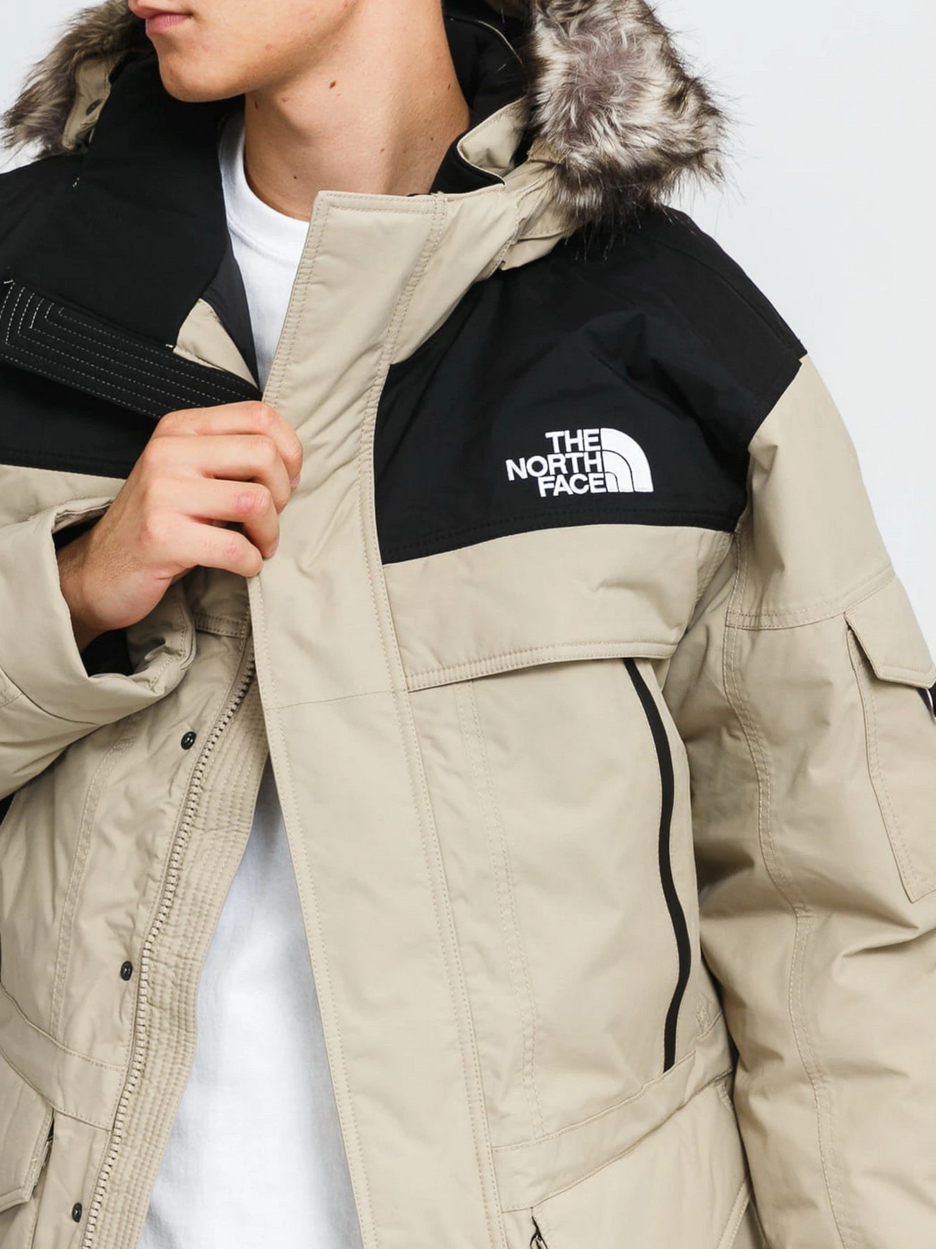 Куртки и дубленки The North Face McMurdo 2 модель NF00CP07CEL1 Куртки и дубленки The North Face McMurdo 2 модель NF00CP07CEL1 Фото
