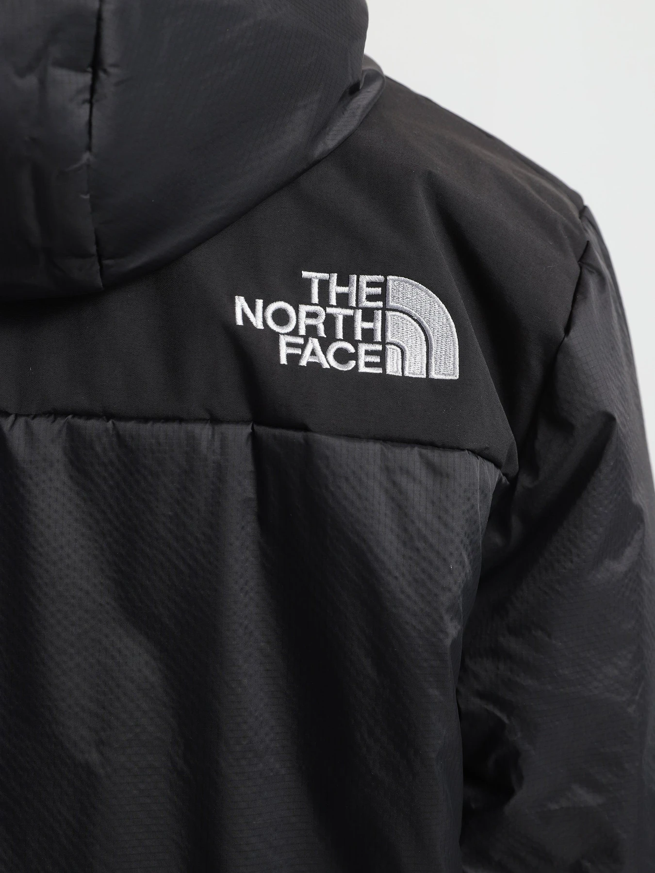 Куртки и дубленки The North Face Himalayan Light Synth Hoodie модель NF0A3L2GJK31 Фото