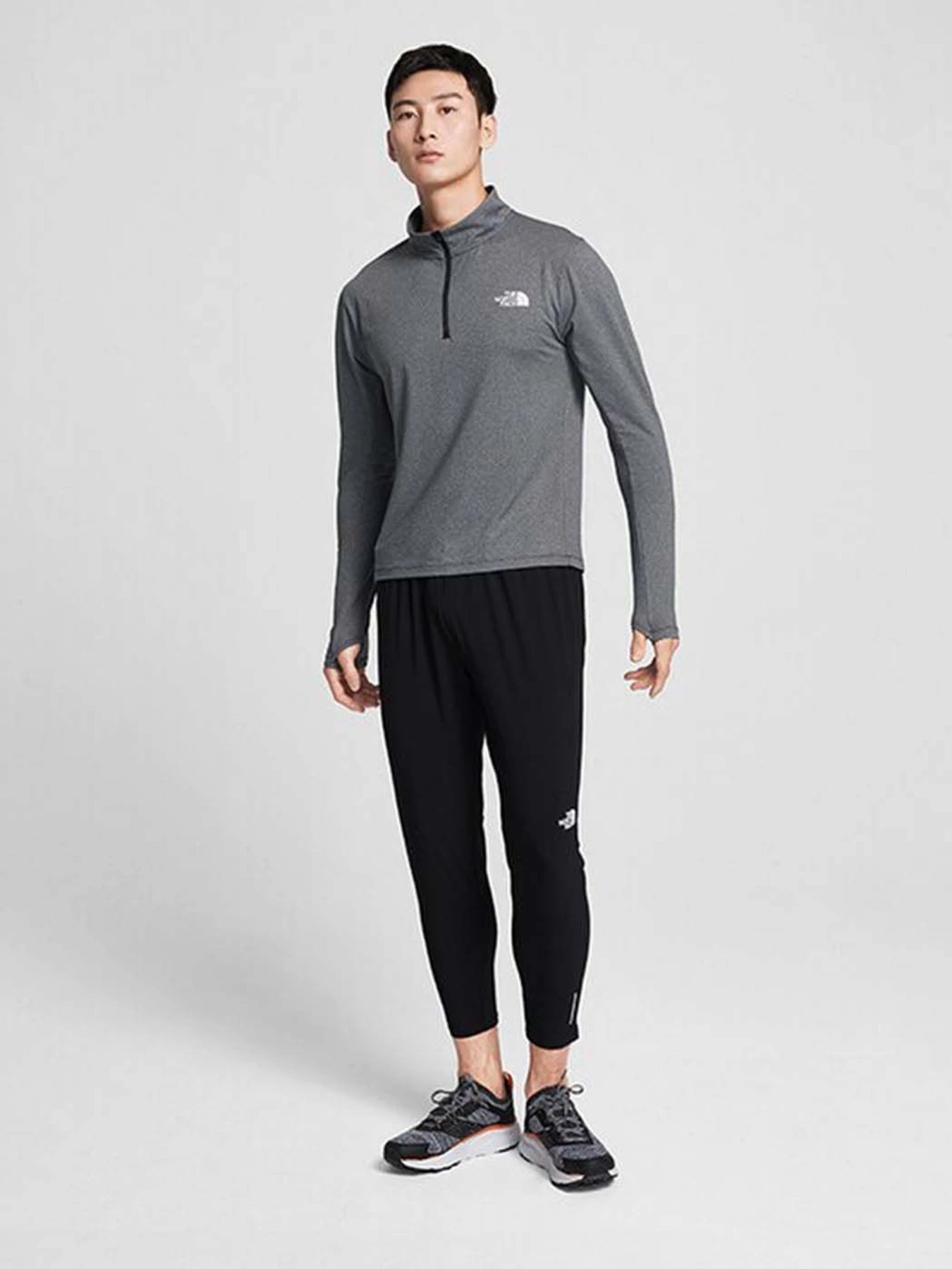 Худі та світшоти The North Face Riseway 1/2 Zip Top модель NF0A5372KS71 Худі та світшоти The North Face Riseway 1/2 Zip Top модель NF0A5372KS71 Фото