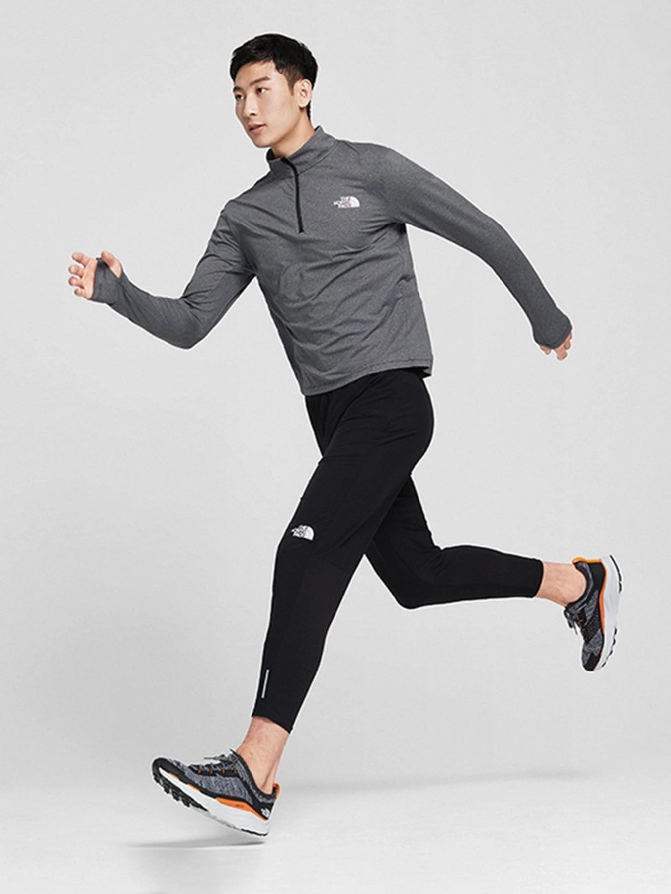 Худі та світшоти The North Face Riseway 1/2 Zip Top модель NF0A5372KS71 Худі та світшоти The North Face Riseway 1/2 Zip Top модель NF0A5372KS71 Фото