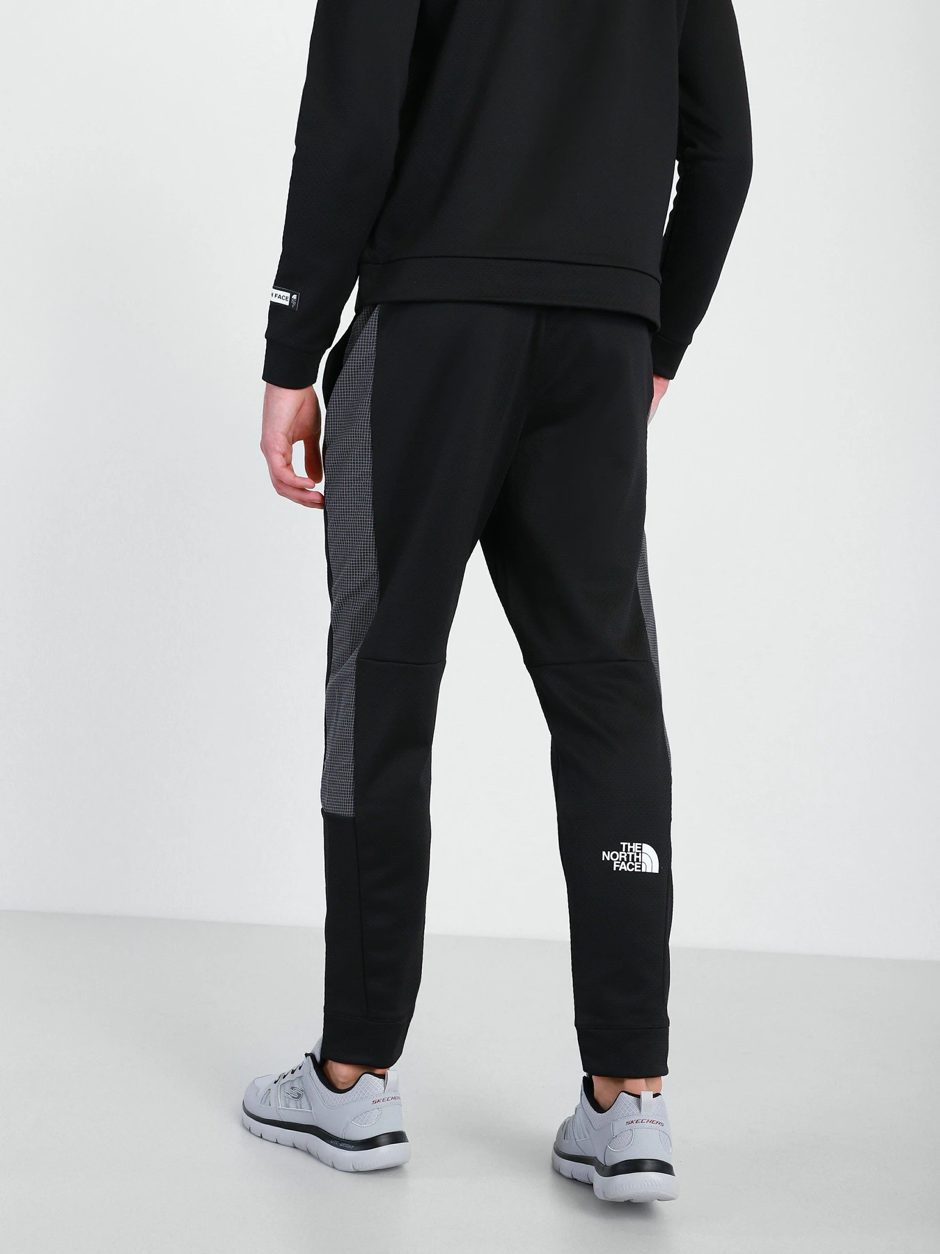 Брюки The North Face Mountain Athletics Cuffed модель NF0A5IBZJK31 Фото