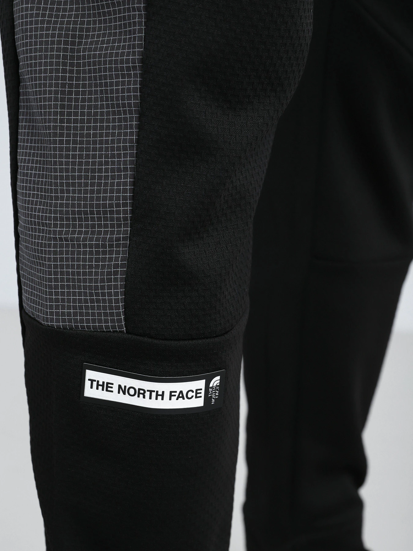 Брюки The North Face Mountain Athletics Cuffed модель NF0A5IBZJK31 Фото