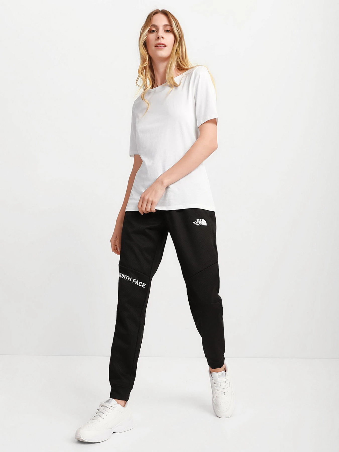Брюки The North Face Mountain Athletics модель NF0A55HFJK31 Брюки The North Face Mountain Athletics модель NF0A55HFJK31 Фото