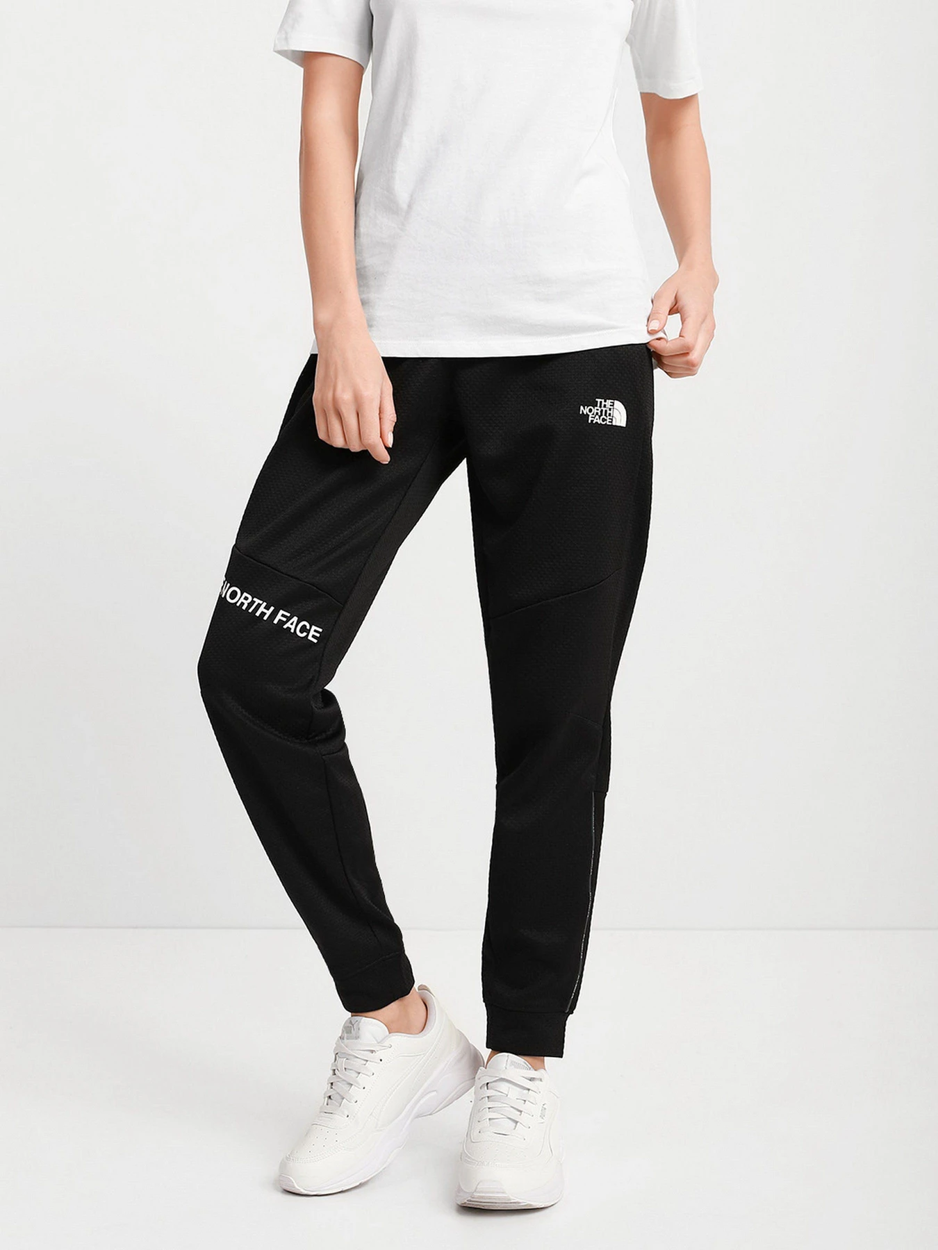 Брюки The North Face Mountain Athletics модель NF0A55HFJK31 Брюки The North Face Mountain Athletics модель NF0A55HFJK31 Фото