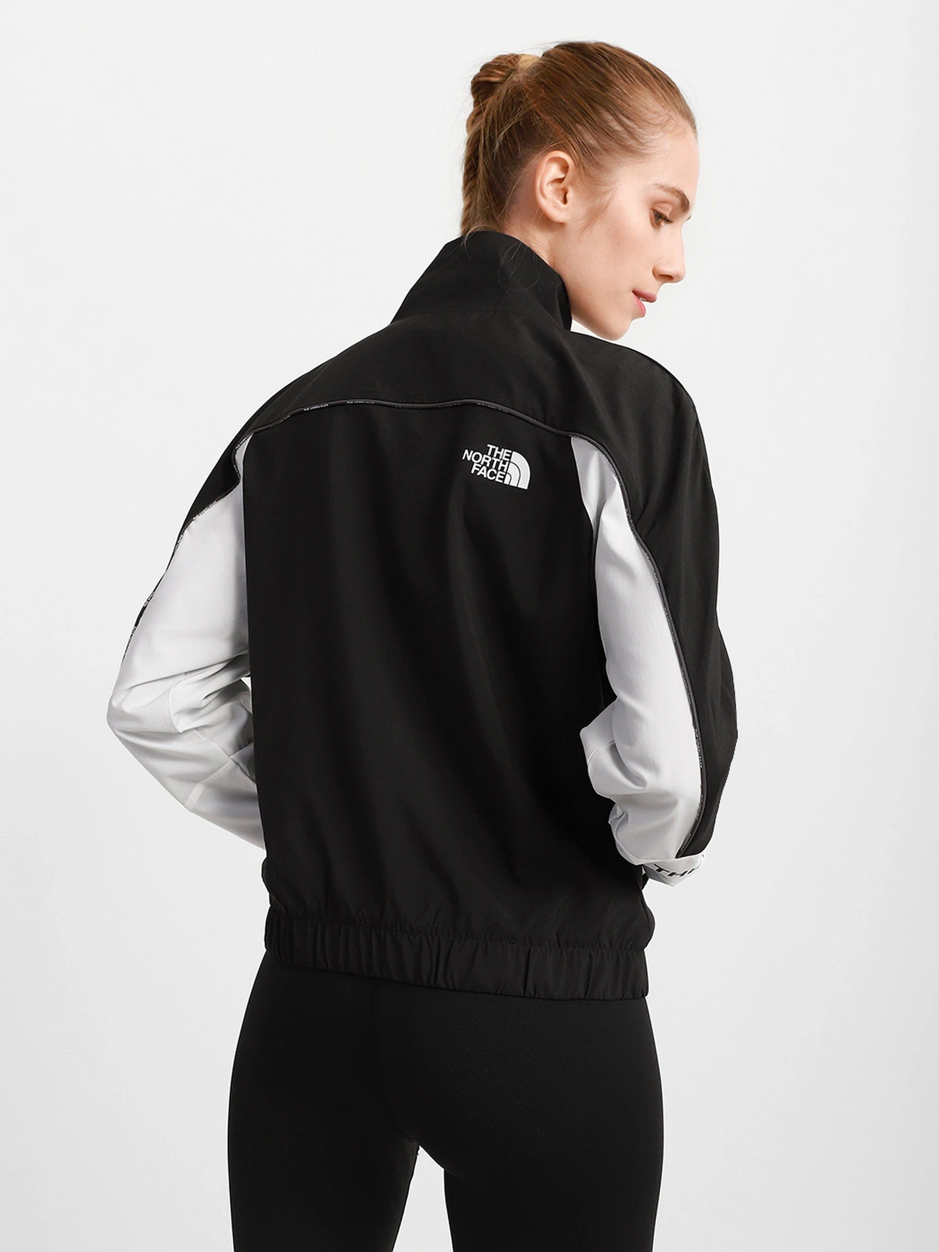 Куртки и дубленки The North Face Mountain Athletics Wind модель NF0A55HAKY41 Куртки и дубленки The North Face Mountain Athletics Wind модель NF0A55HAKY41 Фото