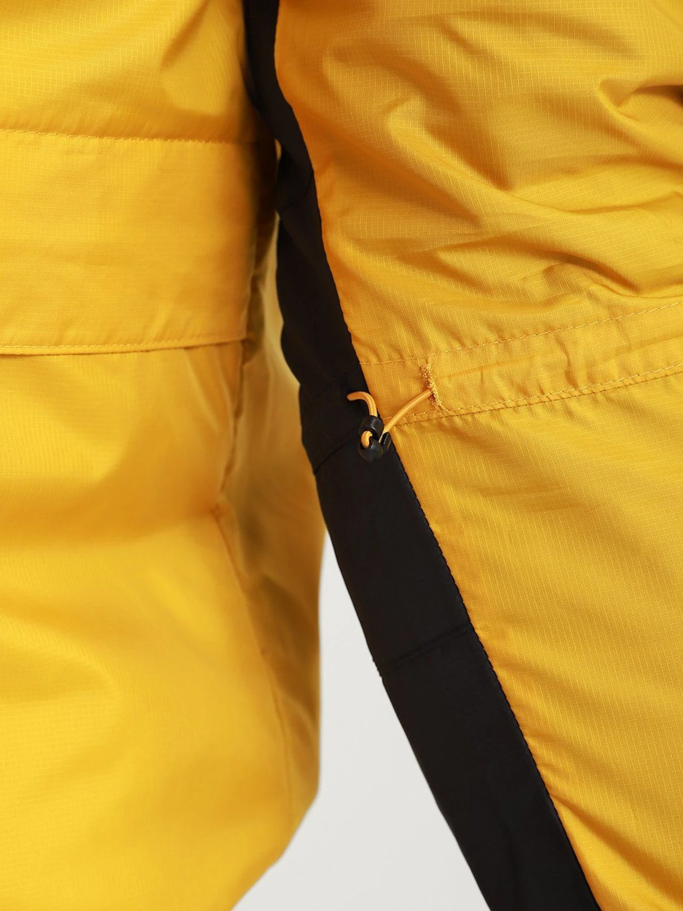 Куртки и дубленки The North Face 1985 Mountain модель NF00CH37H9D1 Куртки и дубленки The North Face 1985 Mountain модель NF00CH37H9D1 Фото