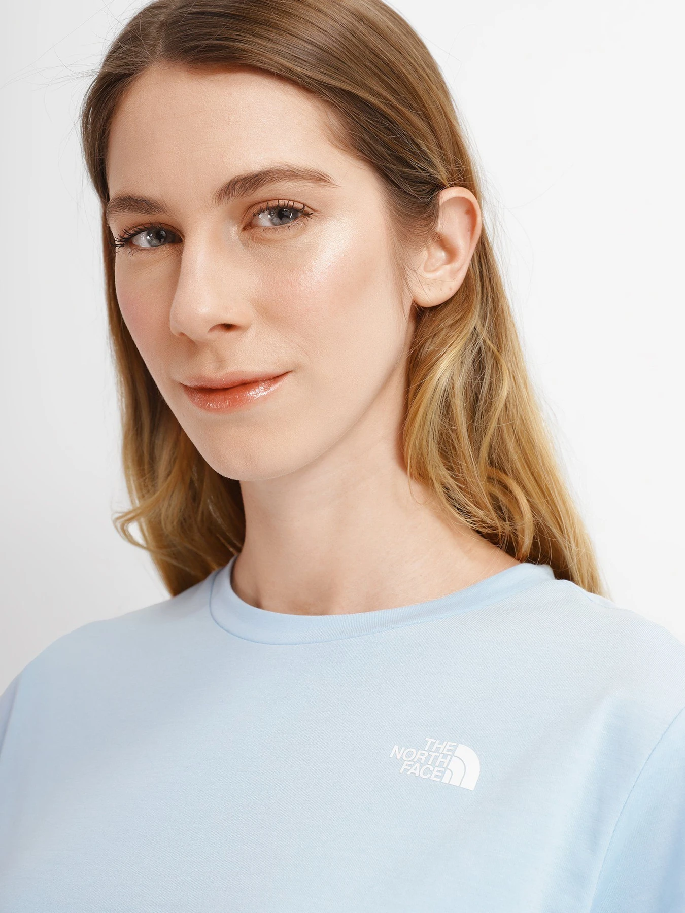 Футболки и поло The North Face Foundation Crop Tee модель NF0A55AY3R31 Футболки и поло The North Face Foundation Crop Tee модель NF0A55AY3R31 Фото