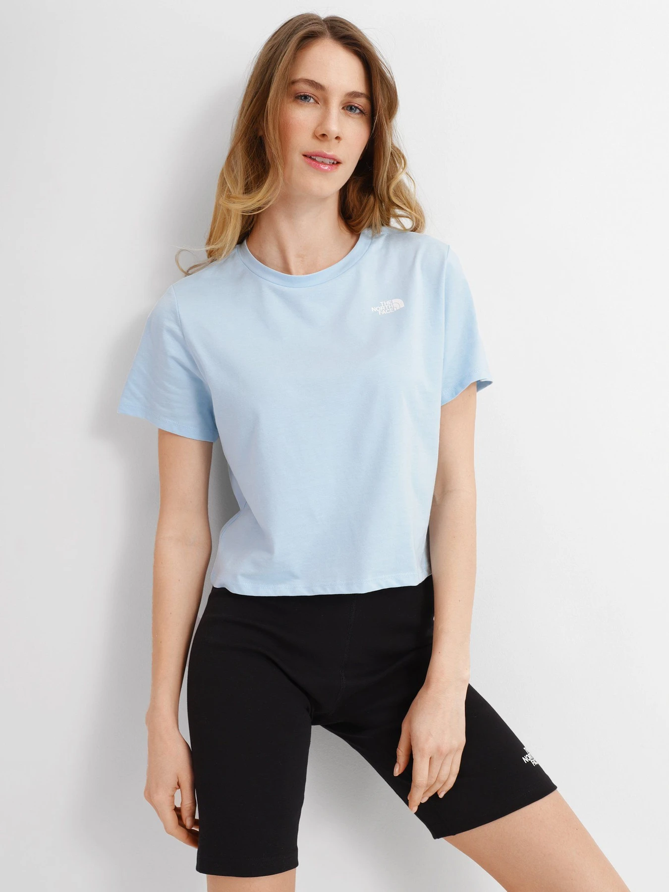 Футболки и поло The North Face Foundation Crop Tee модель NF0A55AY3R31 Футболки и поло The North Face Foundation Crop Tee модель NF0A55AY3R31 Фото