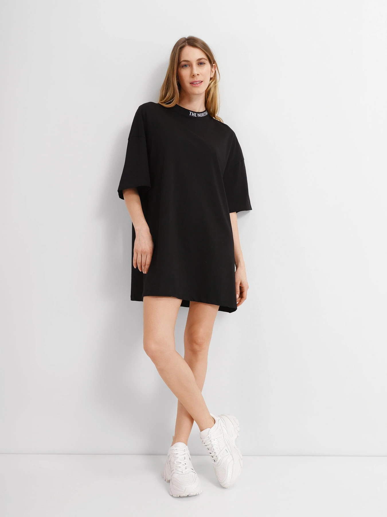 Сукні The North Face Zumu модель NF0A7SXHJK31 Сукні The North Face Zumu модель NF0A7SXHJK31 Фото