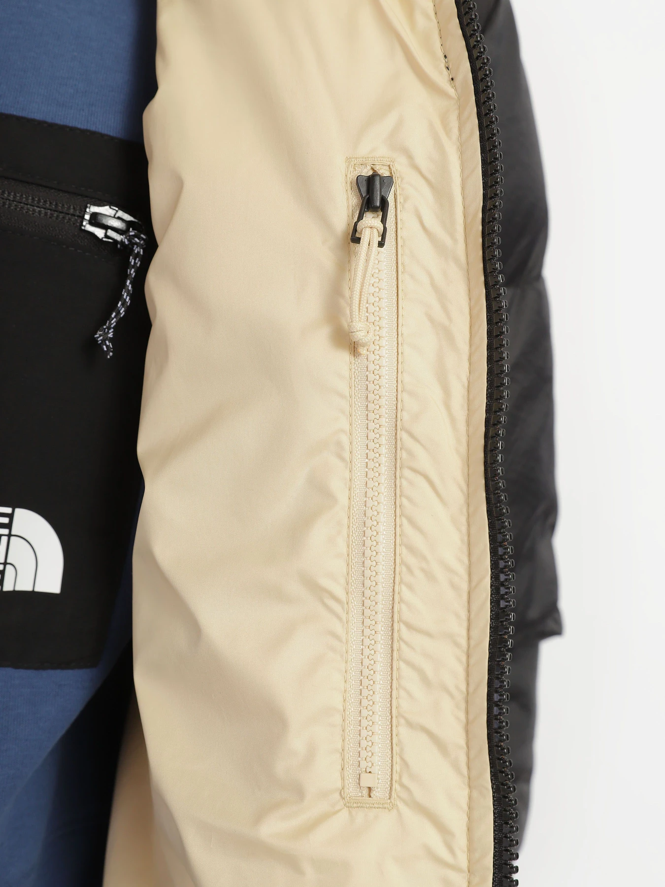 Куртки и дубленки The North Face Himalayan Light модель NF0A7X163X41 Куртки и дубленки The North Face Himalayan Light модель NF0A7X163X41 Фото
