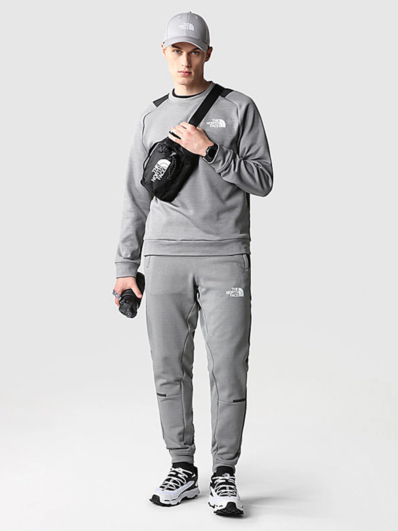 Брюки The North Face Mountain Athletics Wind модель NF0A7ZANDYY1 Брюки The North Face Mountain Athletics Wind модель NF0A7ZANDYY1 Фото