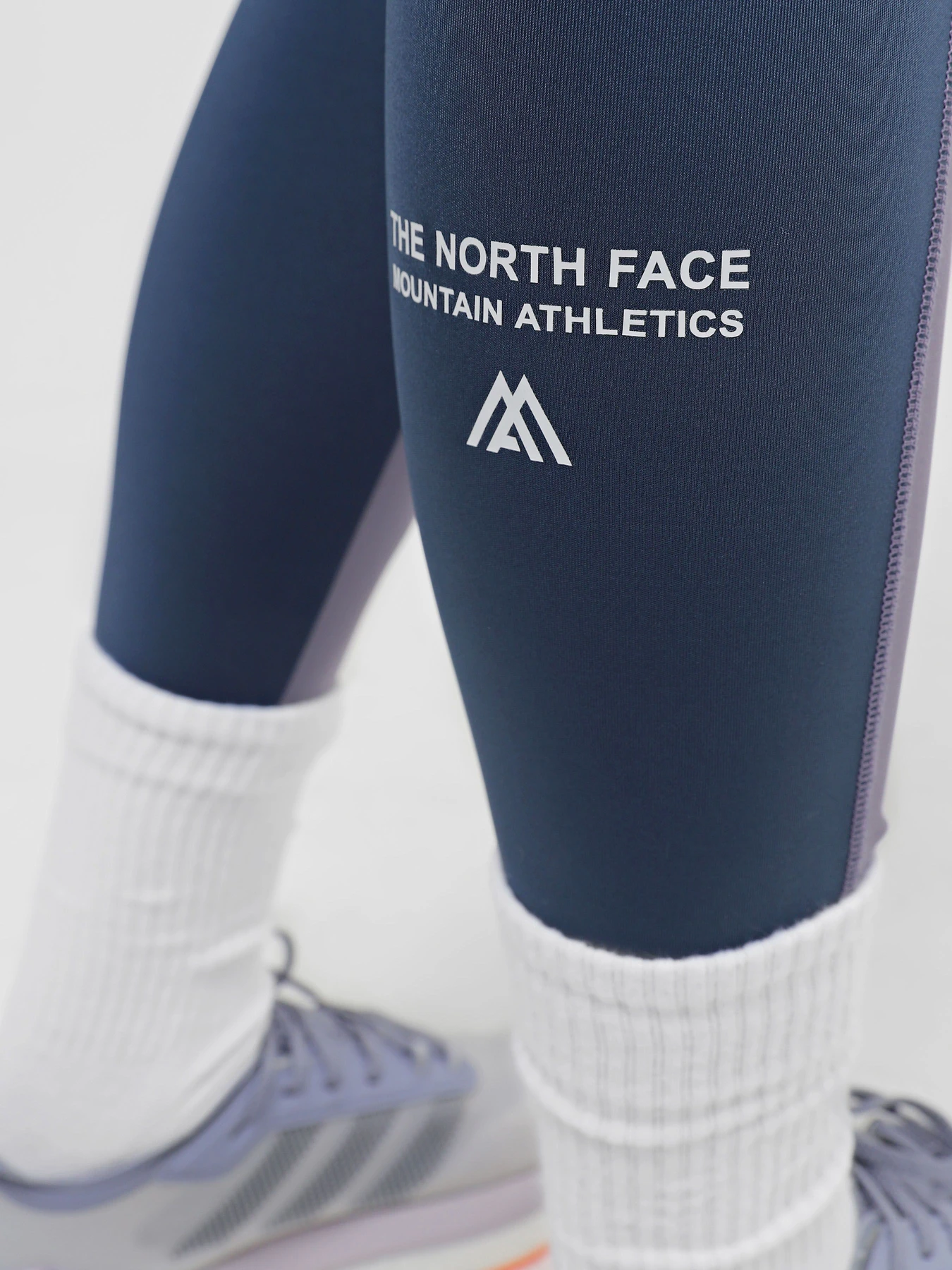 Брюки The North Face Mountain Athletics модель NF0A825CIJV1 Фото